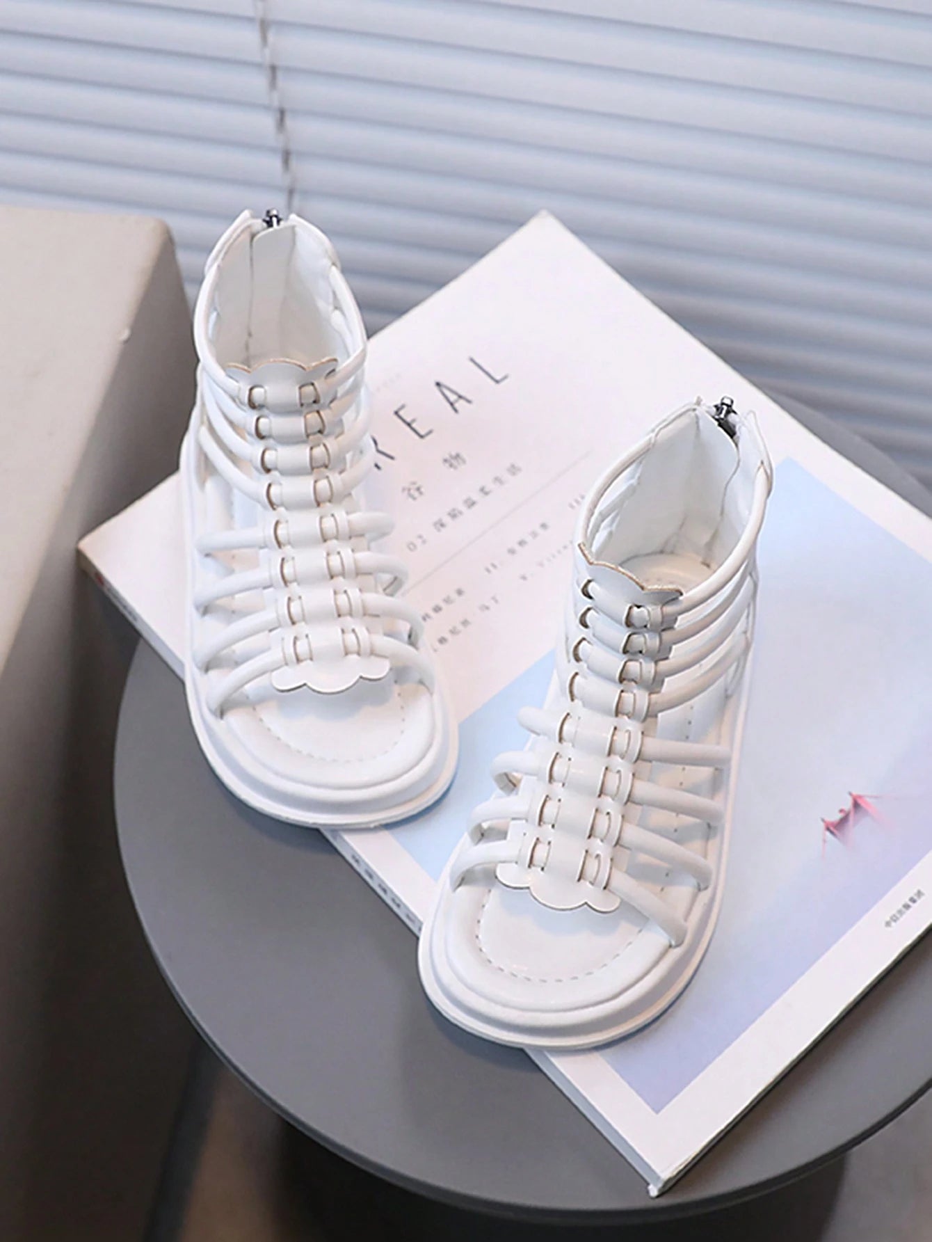 1pair Fashionable Princess Style Hollow Out Braided Zipper Back Roman Sandals