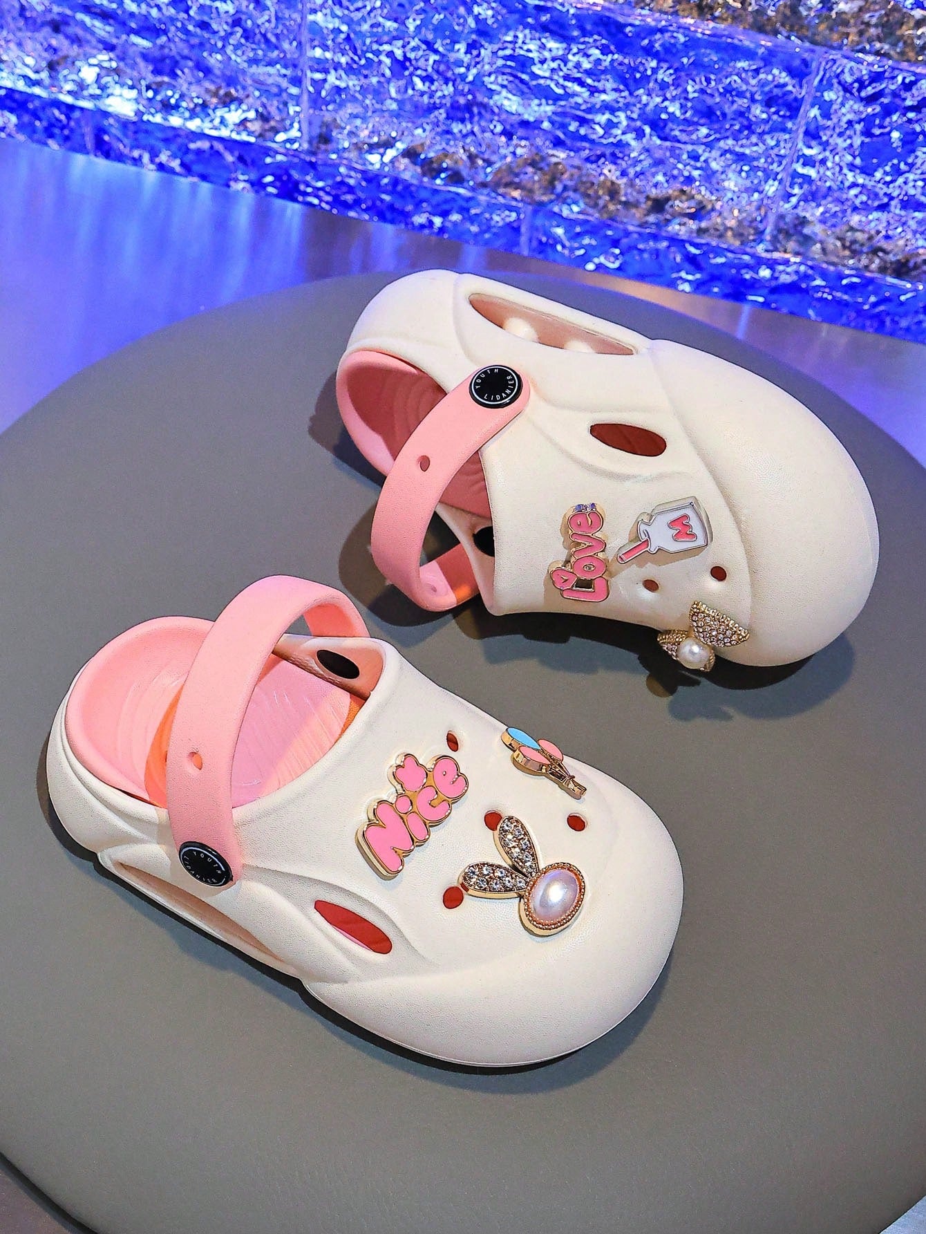 Hollow Out Bowknot Sandals