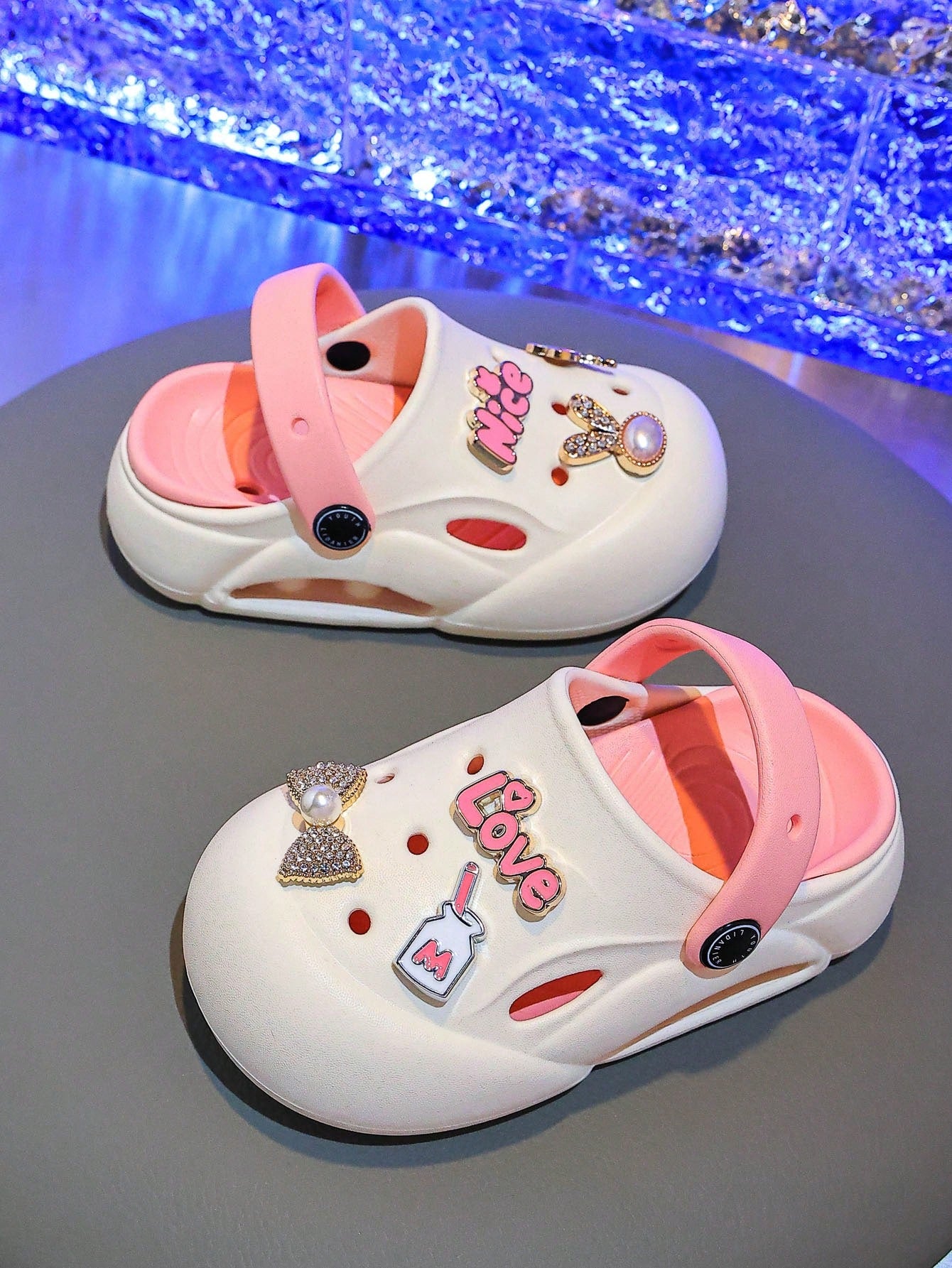 Hollow Out Bowknot Sandals