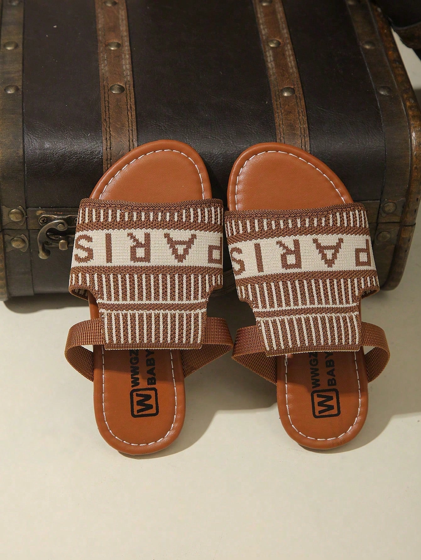 EuropeAn-American Style Round Toe Letter Embroidered Beach Slippers