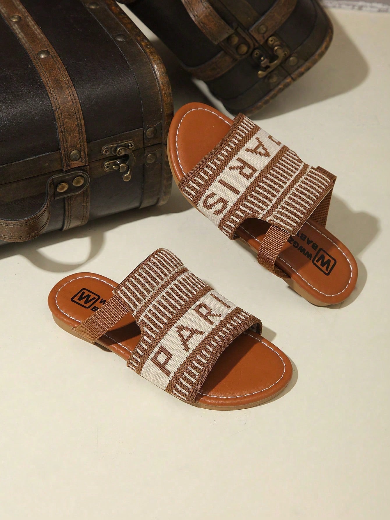 EuropeAn-American Style Round Toe Letter Embroidered Beach Slippers