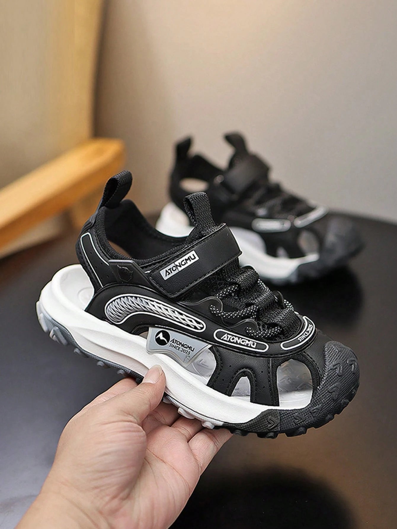 Children Boys' Outdoor Style Non-Slip Sports Sandals With Leather Mesh Design