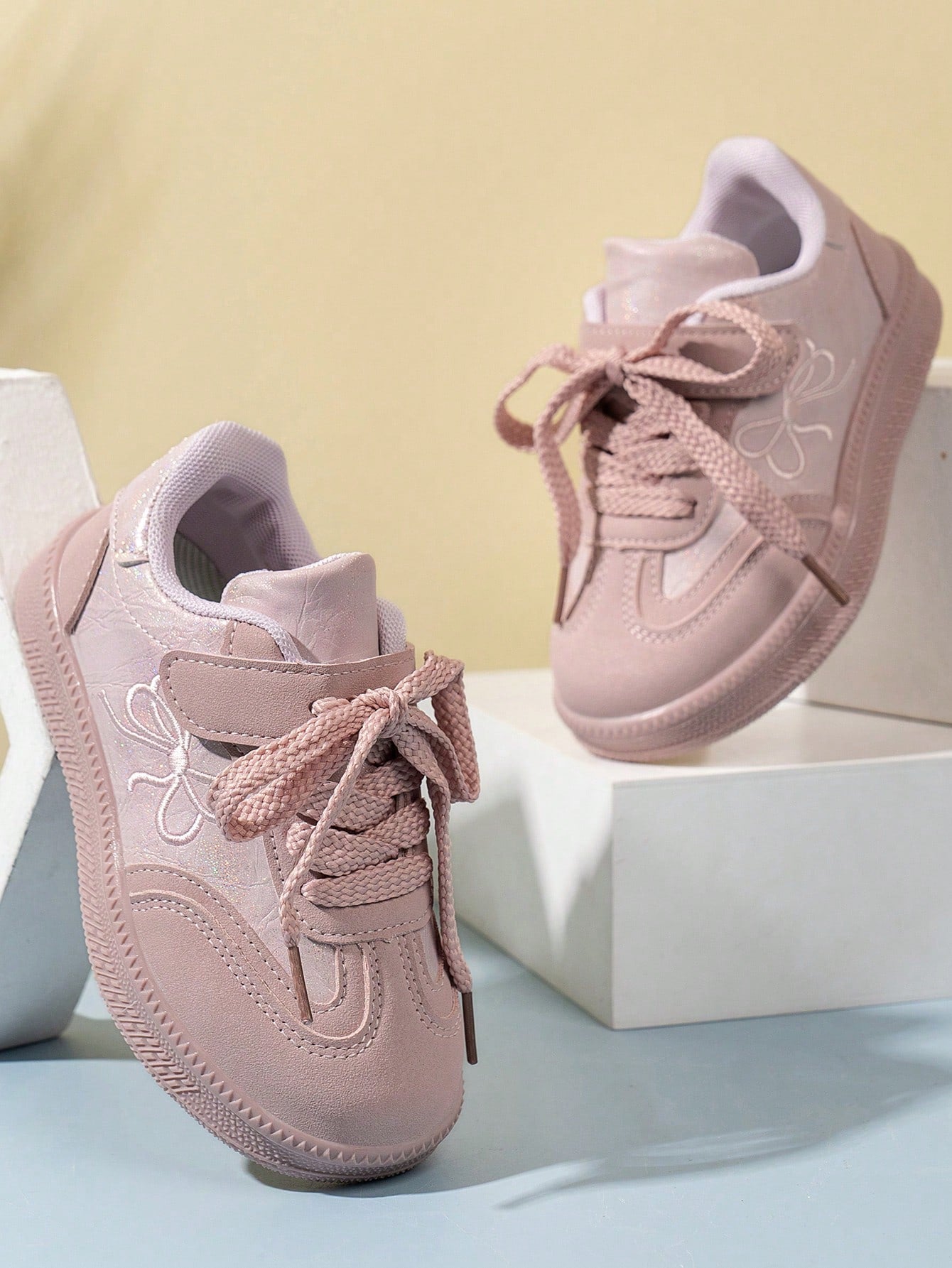 1 Pair Of Kids Casual Sneakers Pink