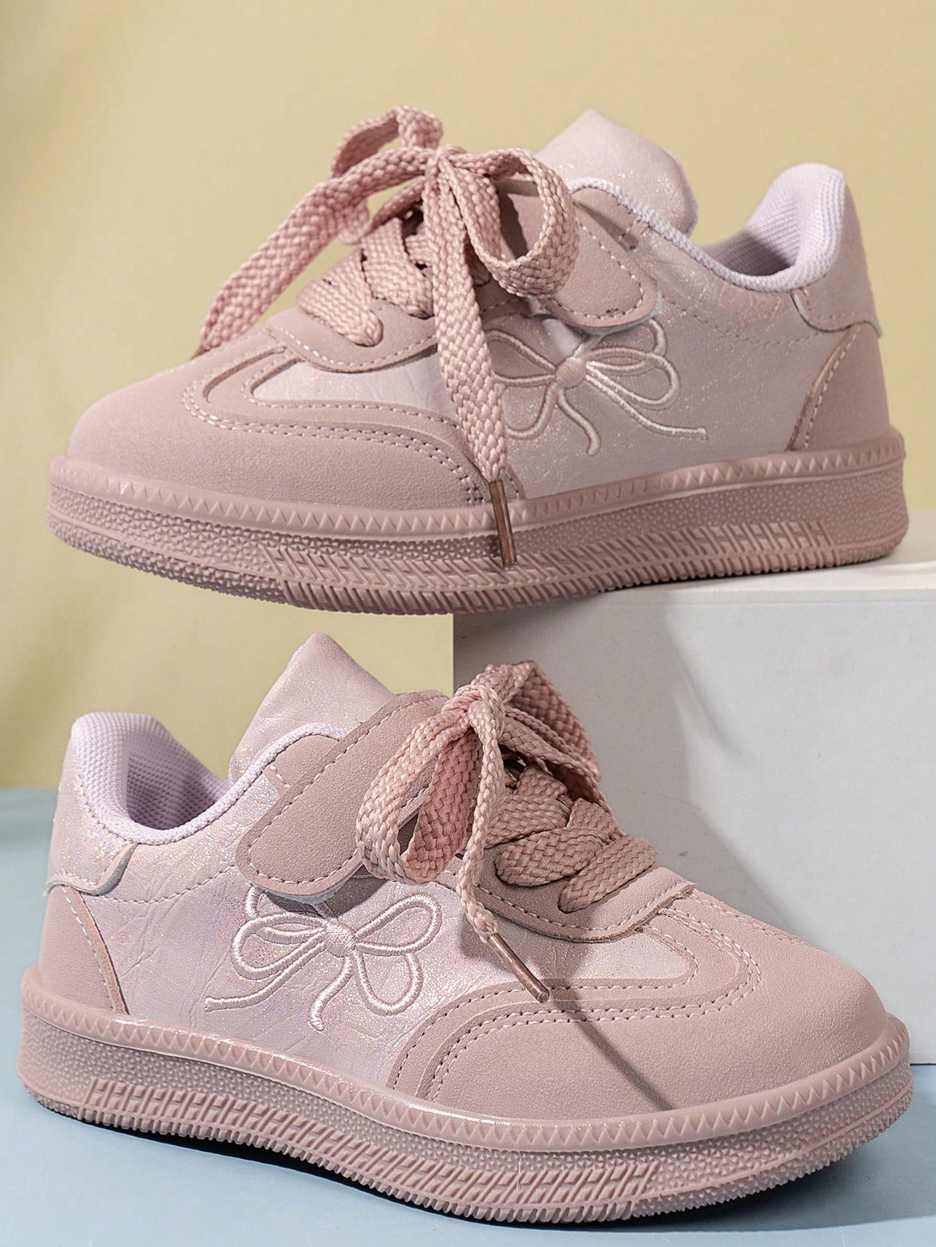 1 Pair Of Kids Casual Sneakers