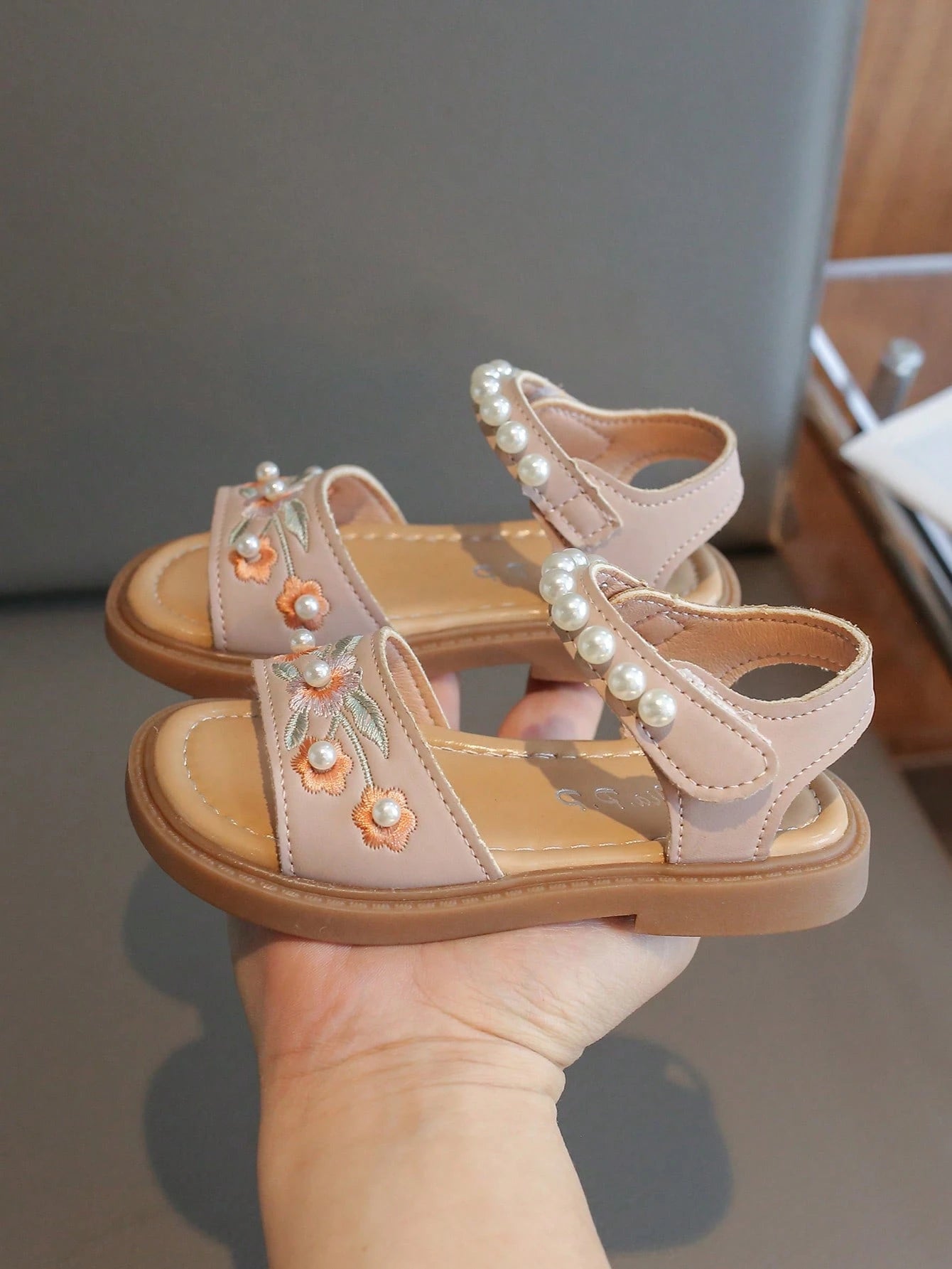 1 Pair Fashionable Minimalist Pearl Flower Hook And Loop Girls Flat Sandals