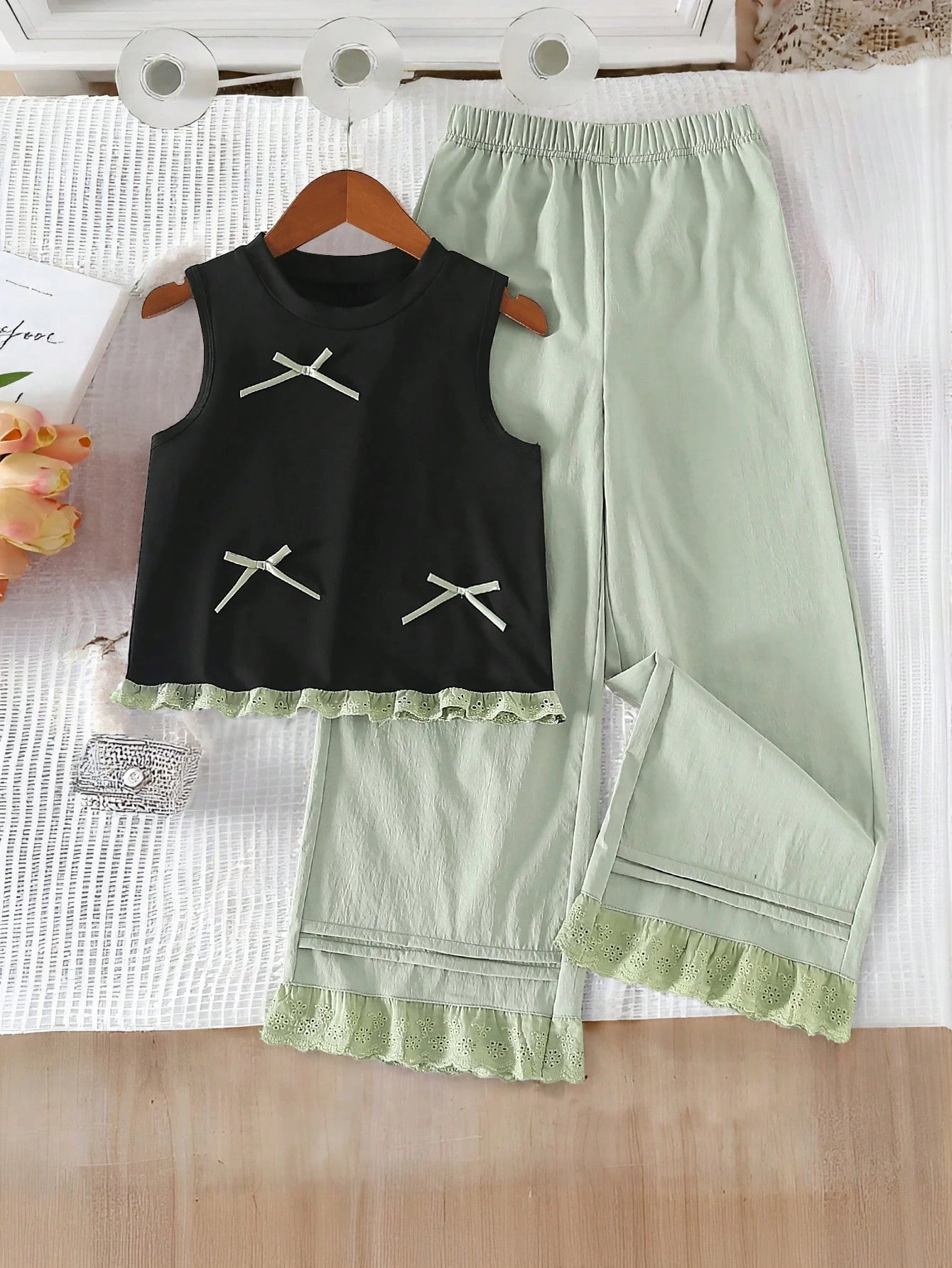 Sweet Lady Round Neck Sleeveless 3D Bow Embroidery Ruffle Vest And Elastic Waist Wide Leg Color Block Ruffle Hem Shorts Green