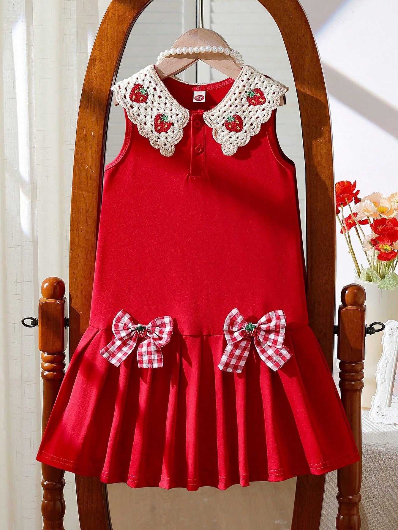 Young Girl Strawberry Knit Collar Bow Decor Sleeveless Dress