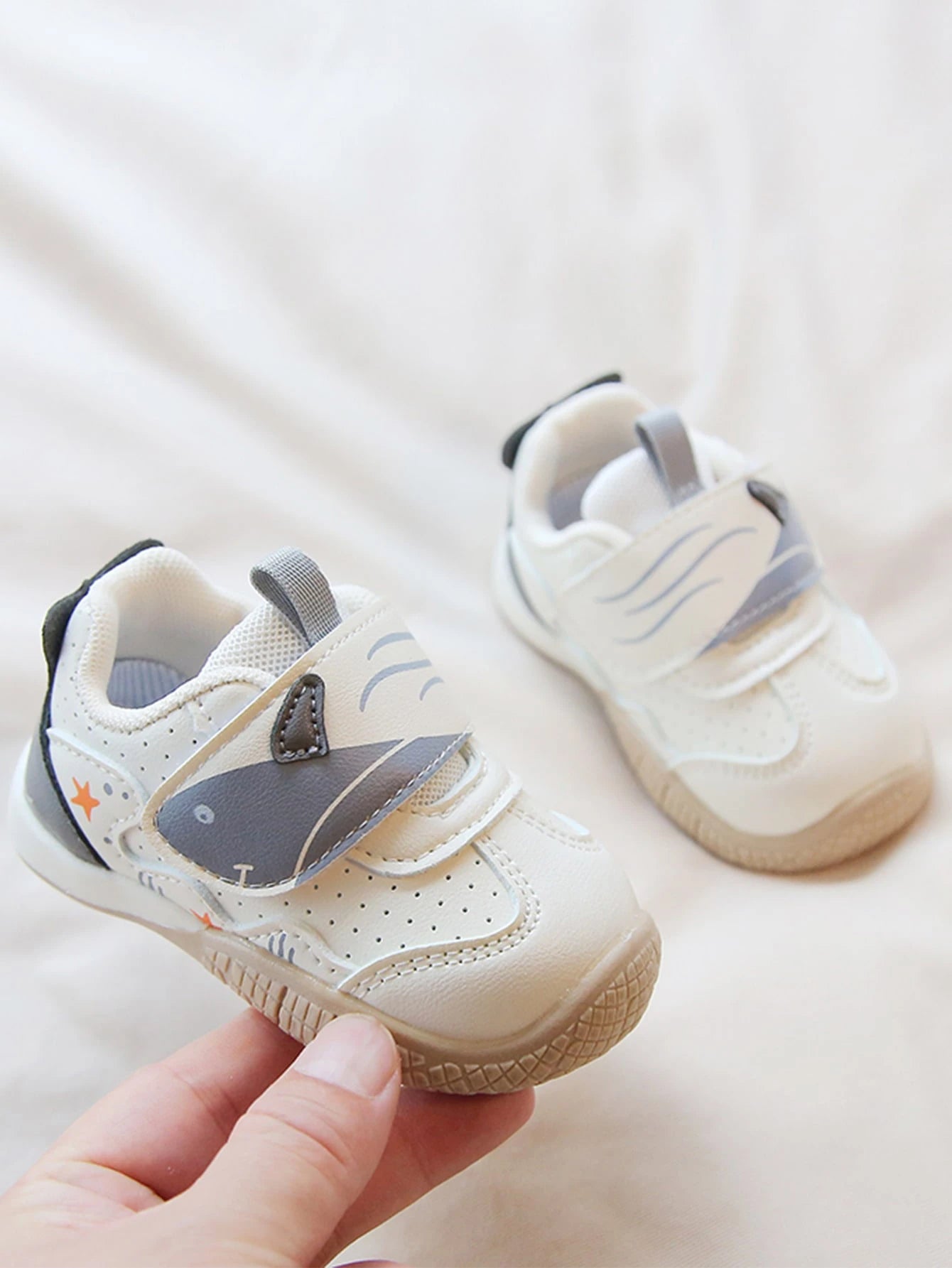 1 Pair Children's Casual Skate Shoes, Simple Hook And Loop Flat