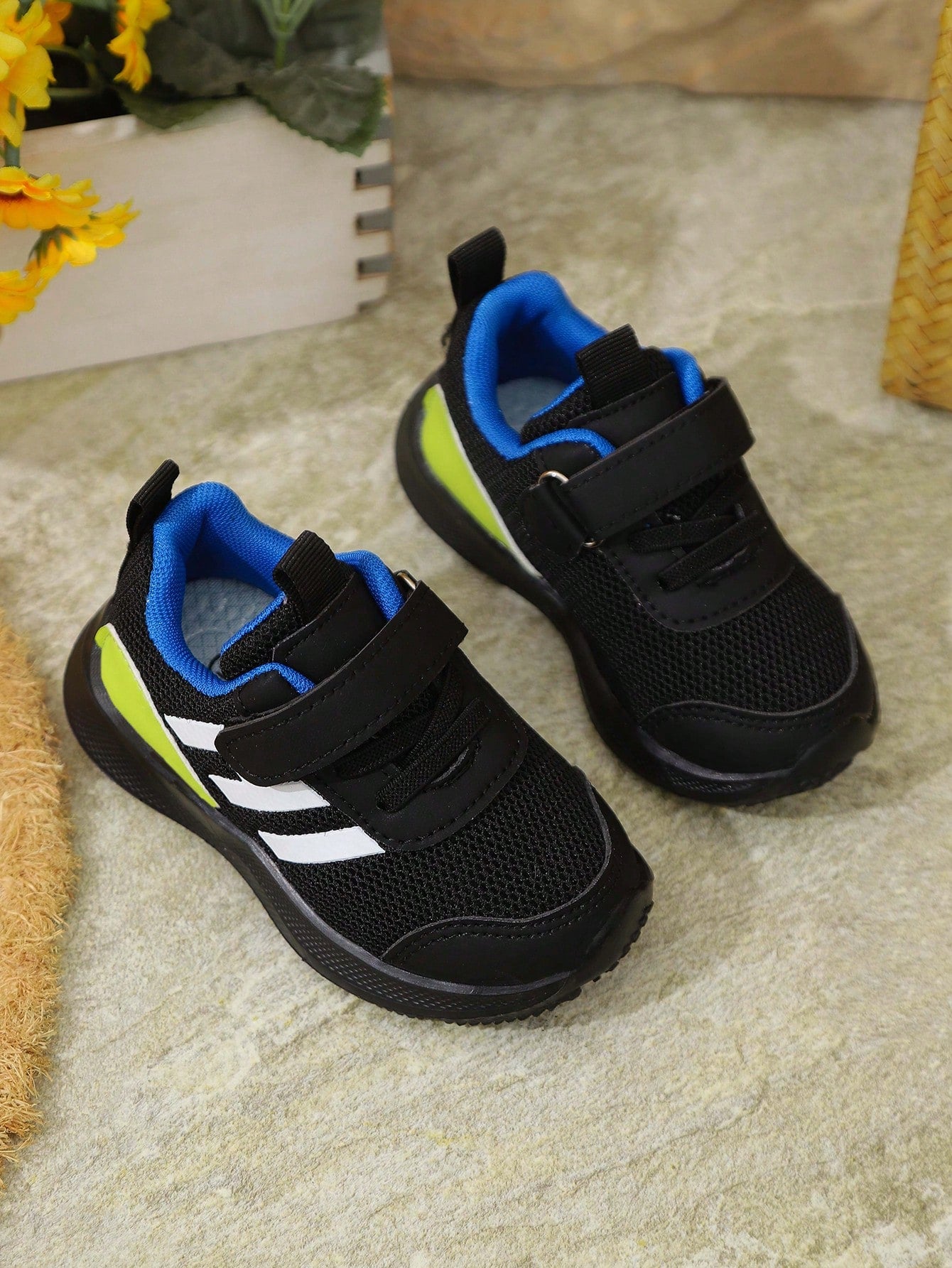 1 Pair Children's PU Breathable Non-Slip Soft Sole Fashion Casual Sports Running Shoes