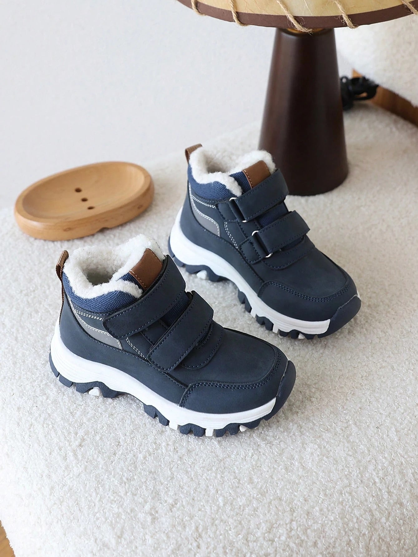 1 Pair Children's Thermal Lined Anti-Slip Durable Outdoor Sports Shoes