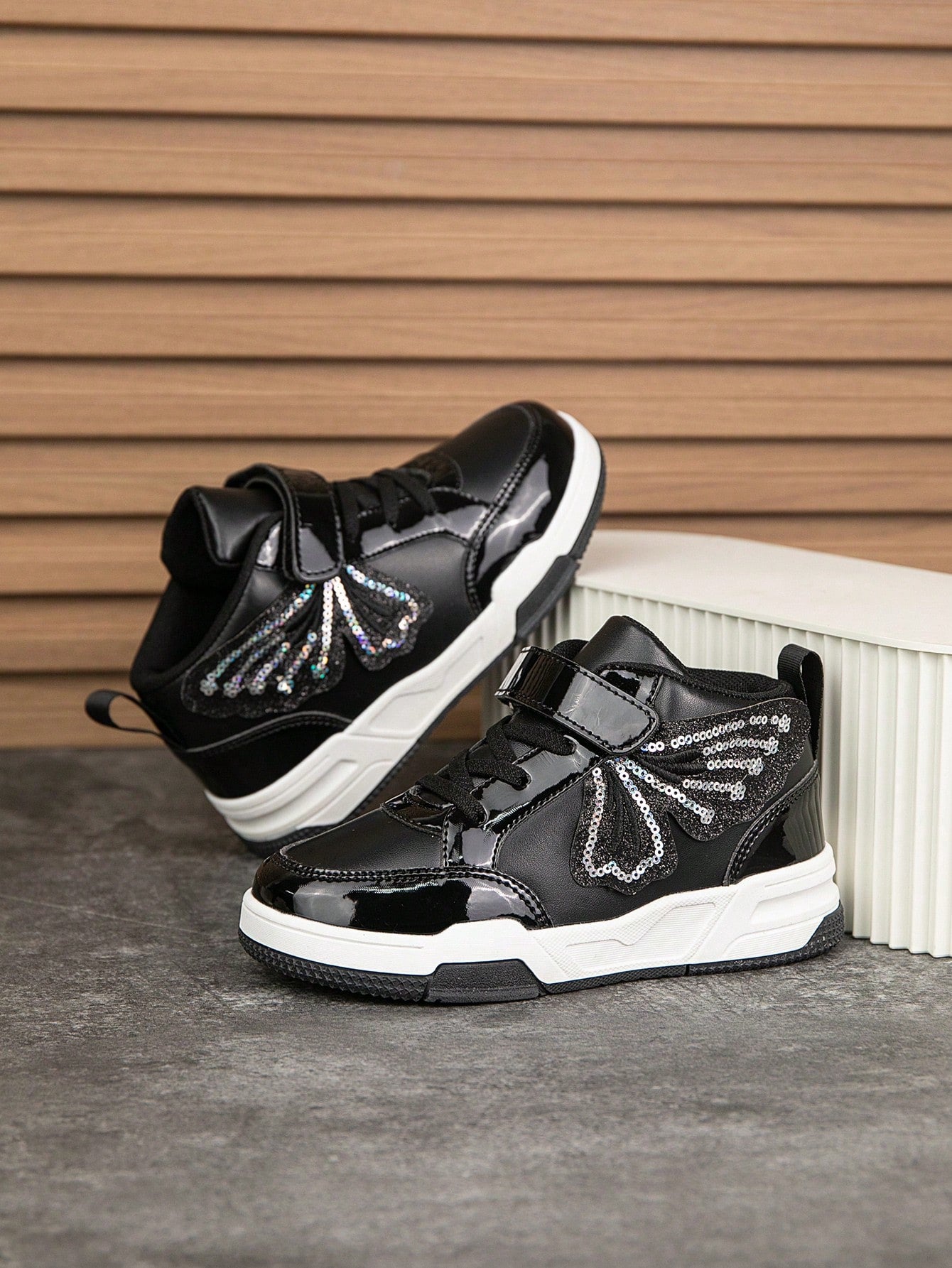 1 Pair Girls Sweet Butterfly Embroidery Princess Style High-Top Canvas Shoes Black
