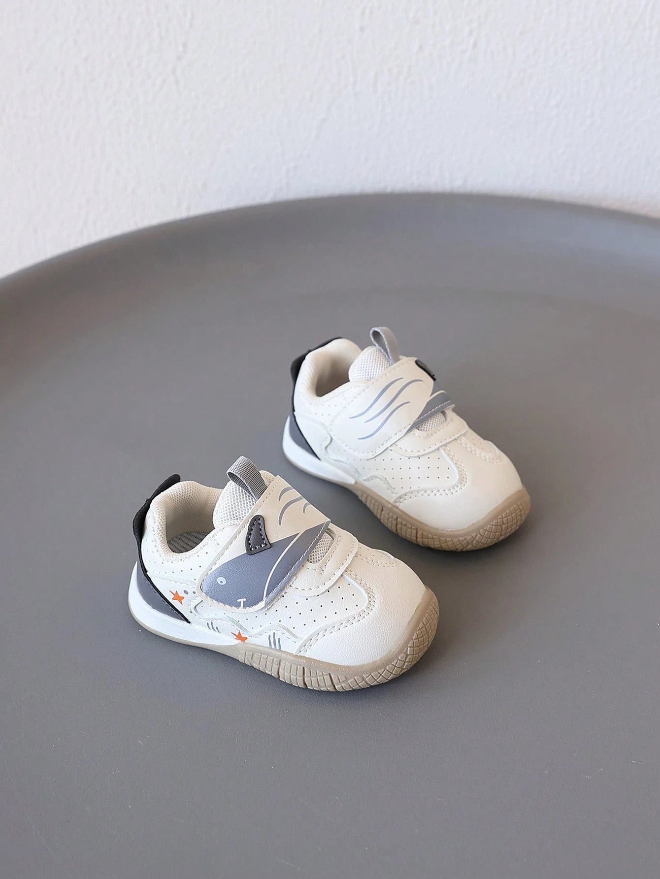 1 Pair Infant Shark Pattern Decorated Leather-Like Material Protective Toe Shoes
