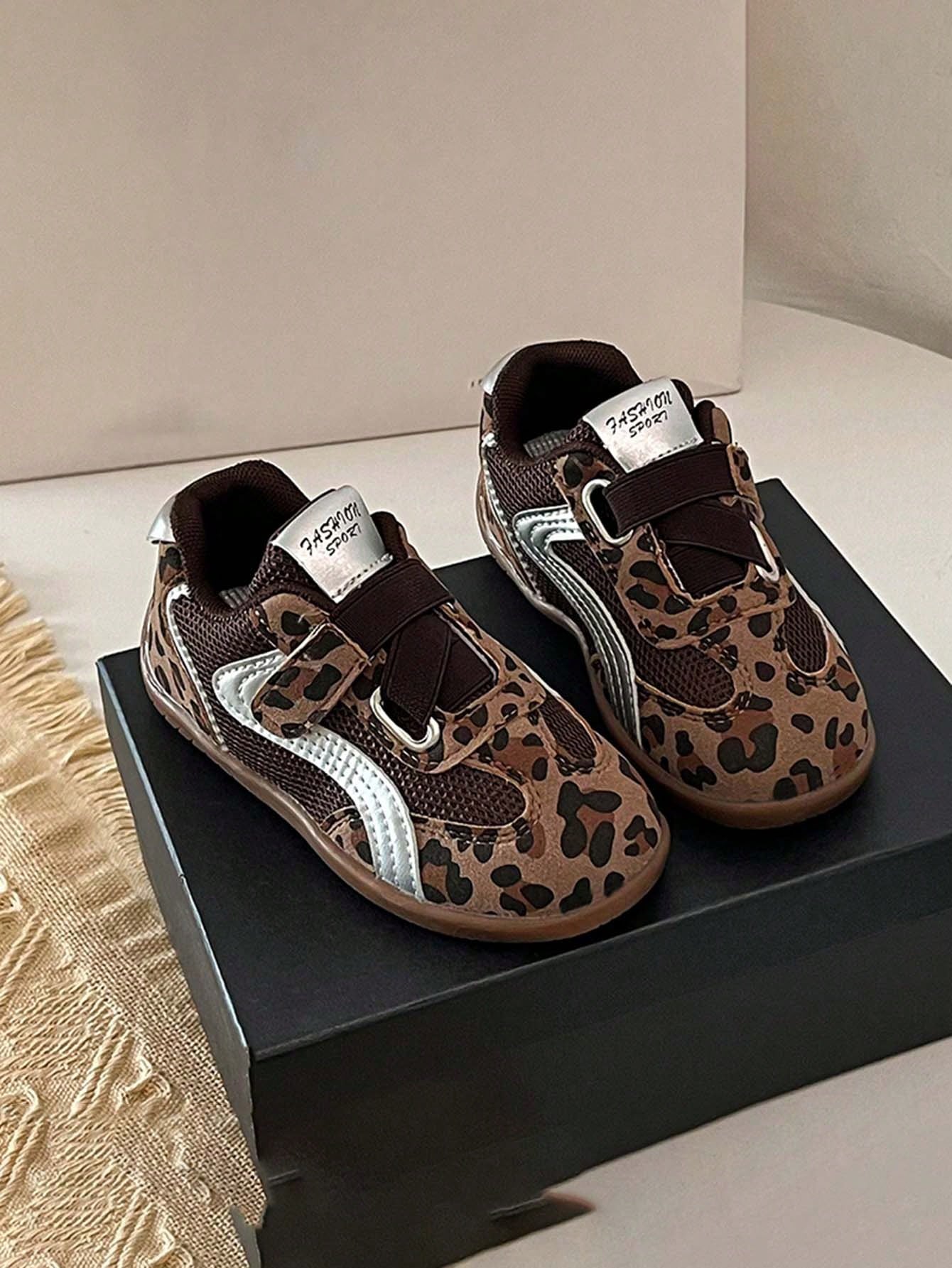 Colorblock Mesh Hook & Loop Soft Sole Retro Casual Sports Shoes