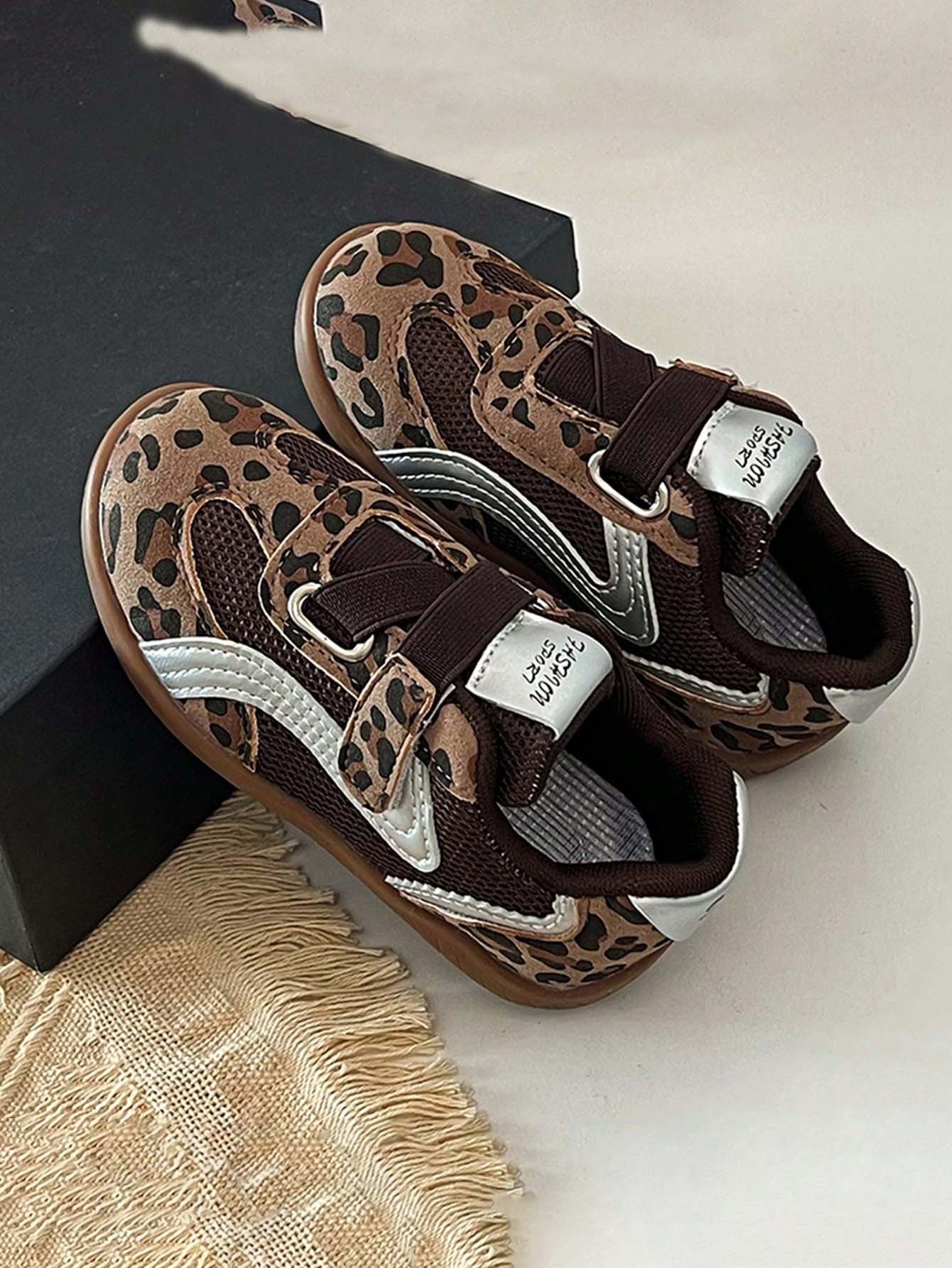 Colorblock Mesh Hook & Loop Soft Sole Retro Casual Sports Shoes