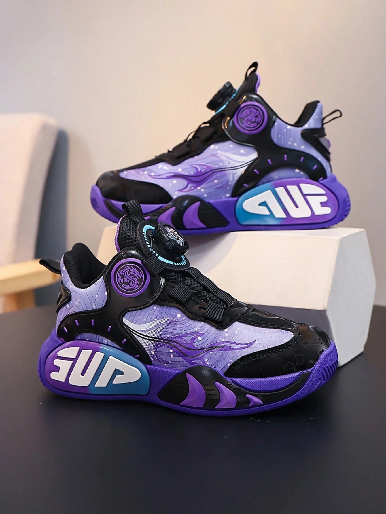 Basketball Shoes With Rotating Buckle