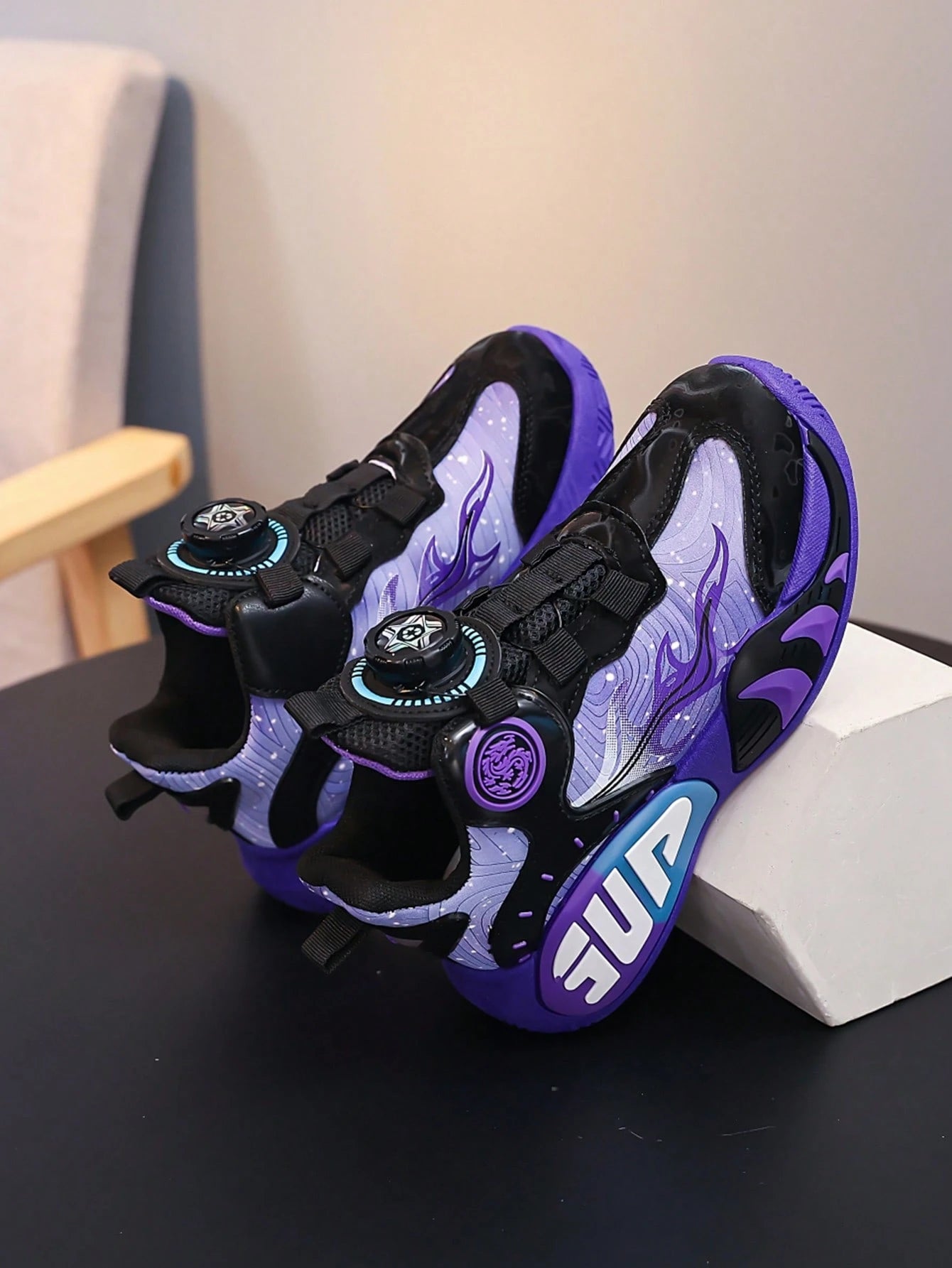 Basketball Shoes With Rotating Buckle