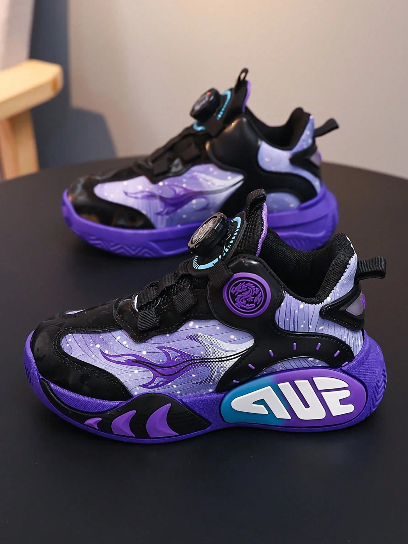 Basketball Shoes With Rotating Buckle