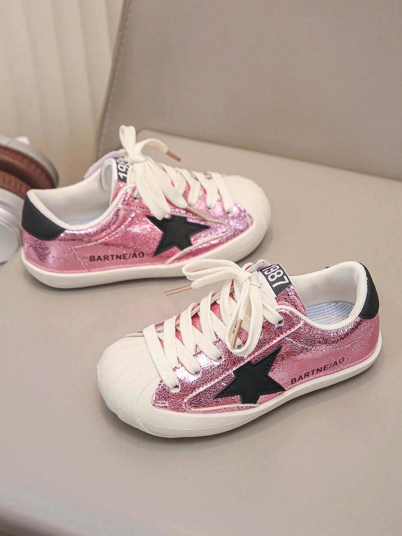 1 Pair PU Material Hook & Loop Easy Wear Girls Shoes