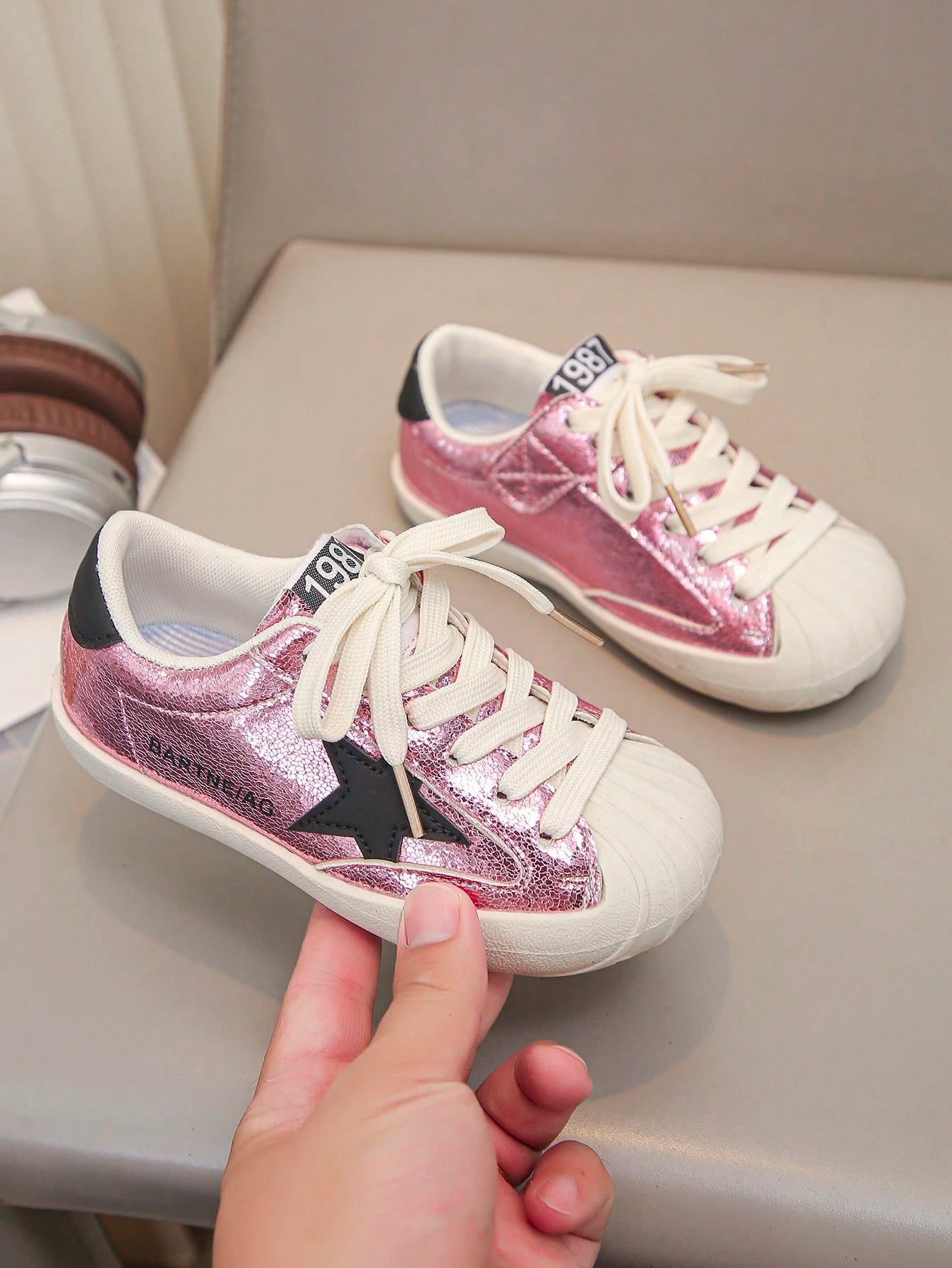 1 Pair PU Material Hook & Loop Easy Wear Girls Shoes