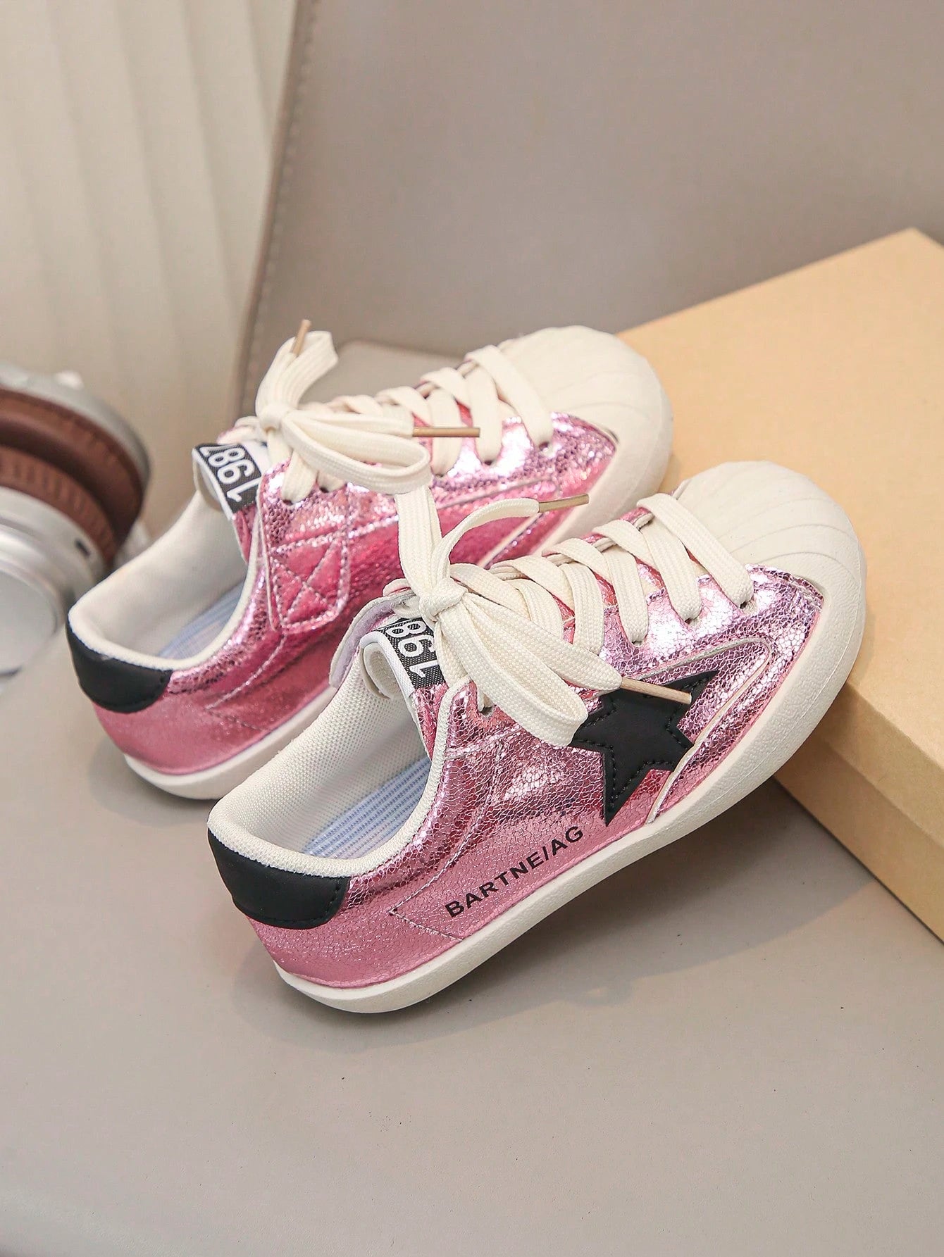 1 Pair PU Material Hook & Loop Easy Wear Girls Shoes