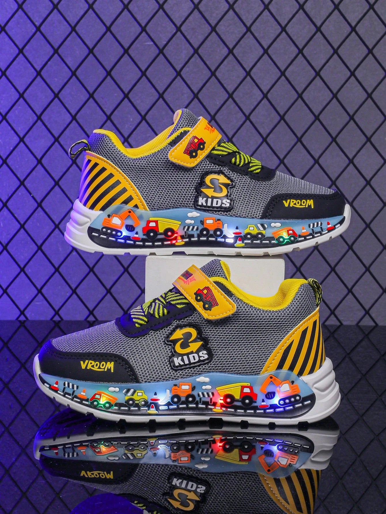 1 Pair Stylish LED Illuminated Mesh Breathable Sports Shoes, Suitable For Boys And Girls