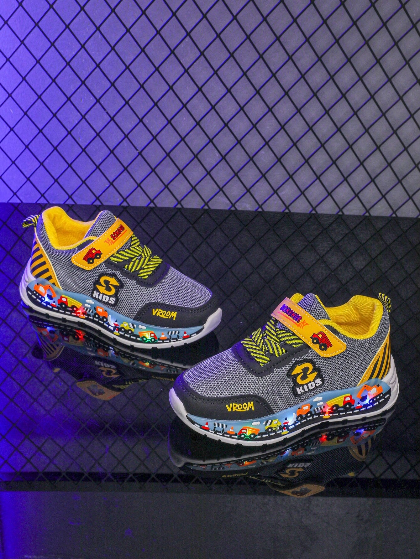 1 Pair Stylish LED Illuminated Mesh Breathable Sports Shoes, Suitable For Boys And Girls