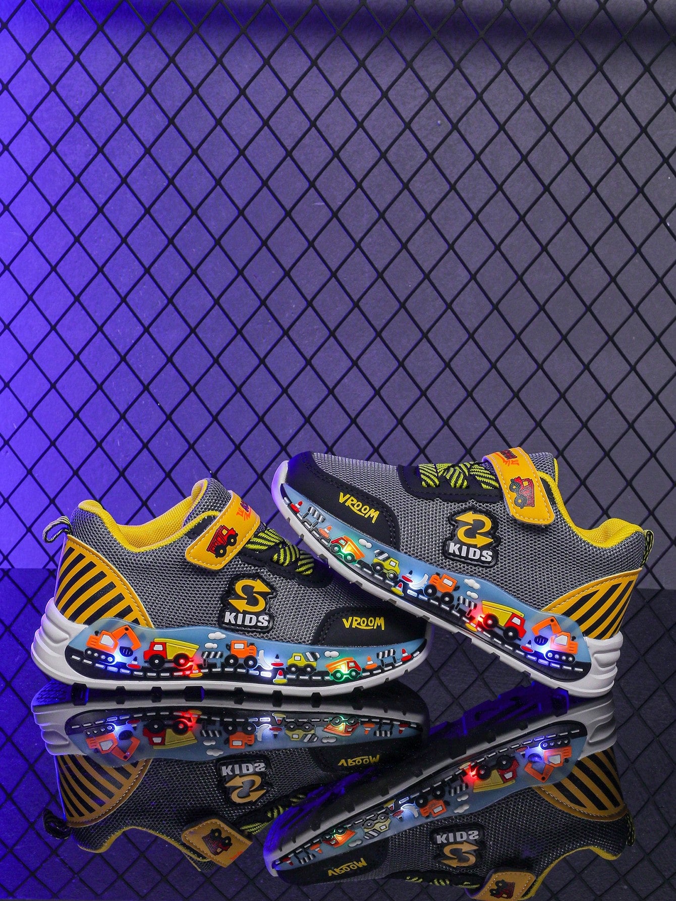 1 Pair Stylish LED Illuminated Mesh Breathable Sports Shoes, Suitable For Boys And Girls
