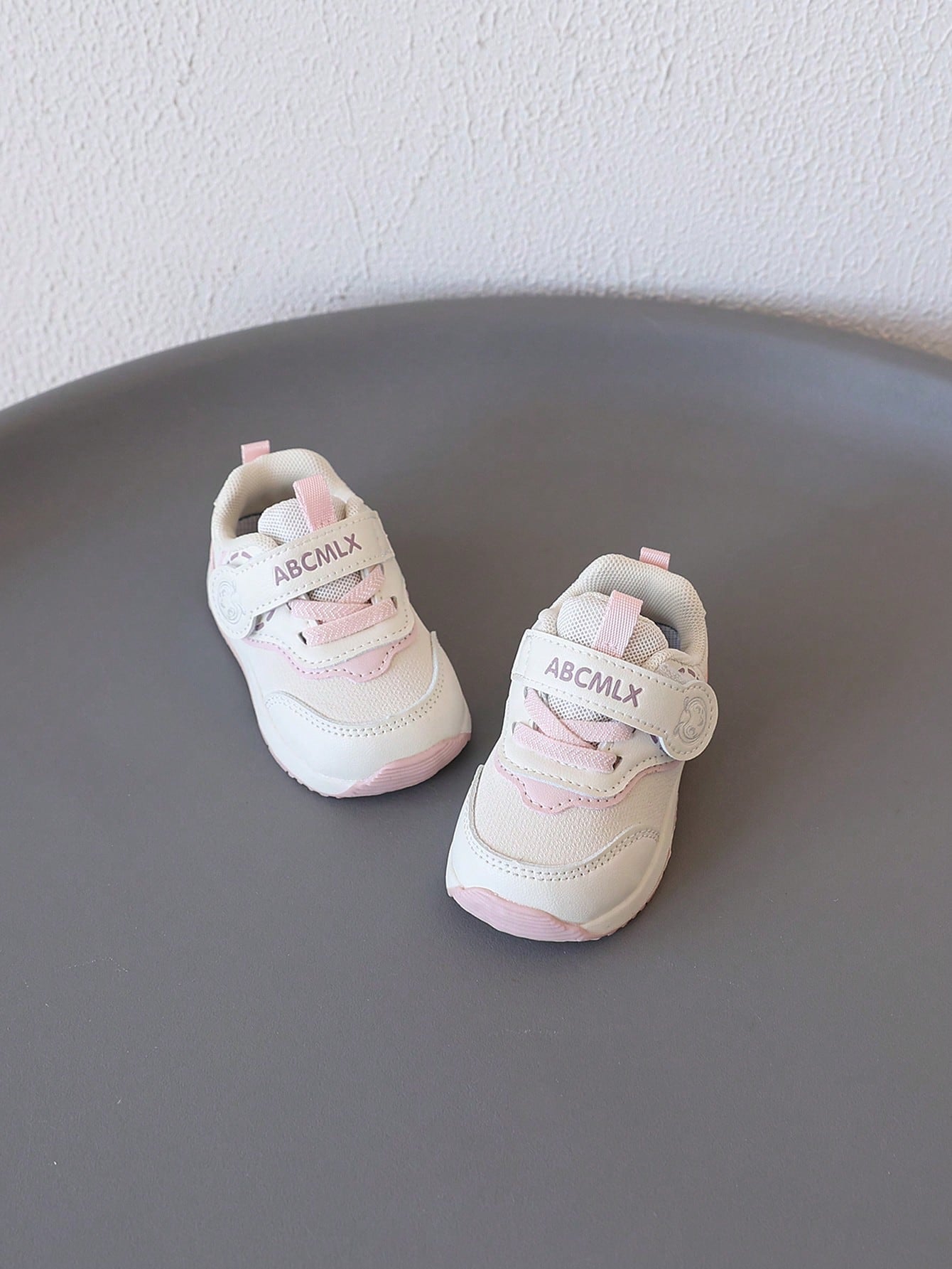 Cartoon Pattern Decorated Leather-Like Material Protective Toe Round Toe Low Hook And Loop Strap Flat