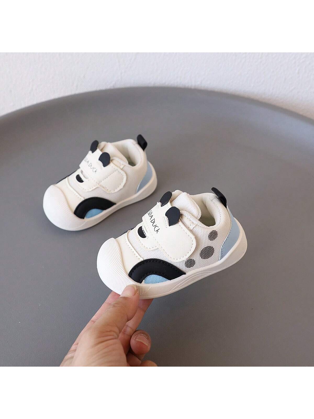 1 Pair Toddler Shoes, Cute Cartoon Decor, Made Of Mesh Fabric Black