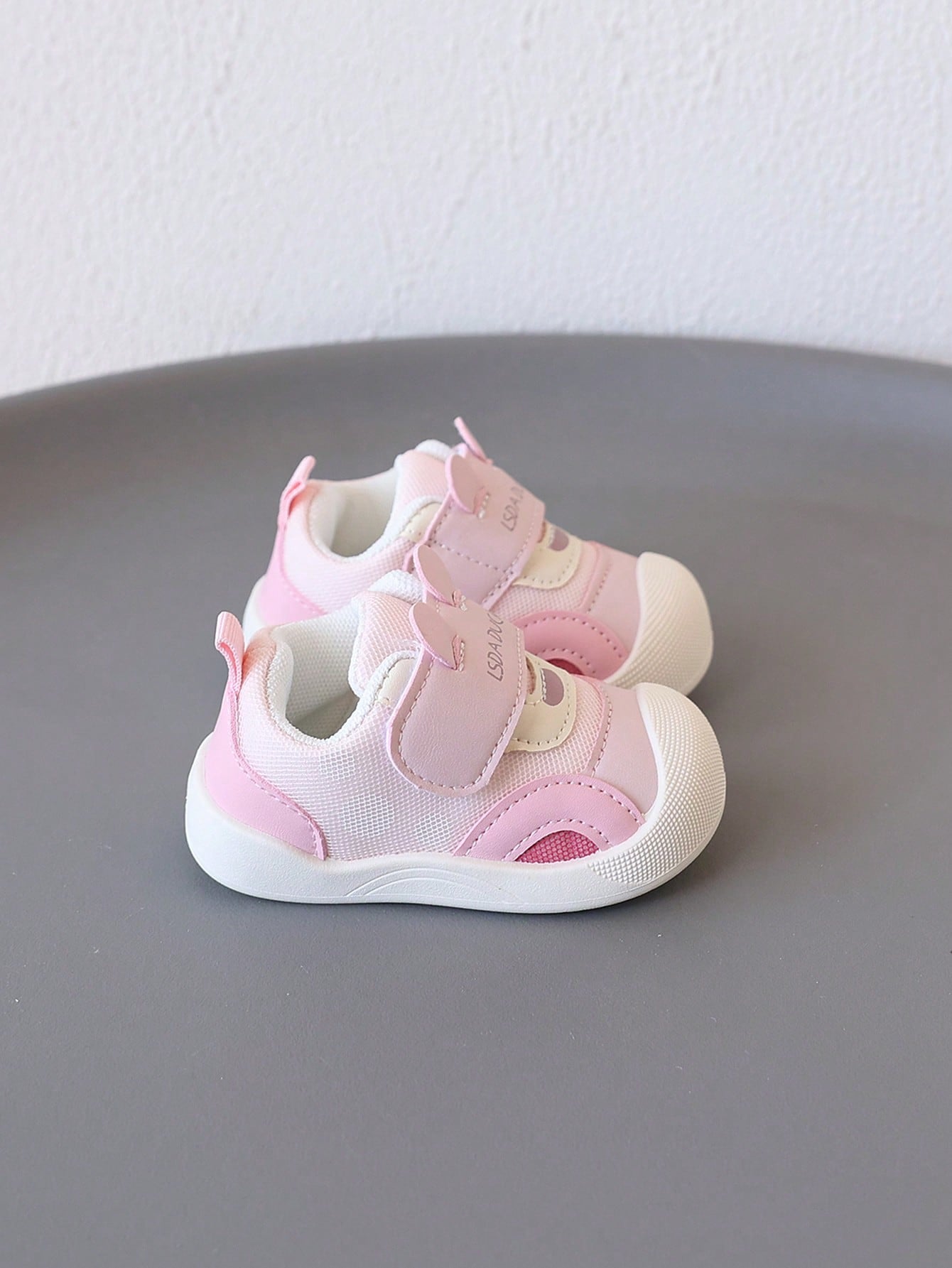 1 Pair Toddler Shoes, Cute Cartoon Decor, Made Of Mesh Fabric