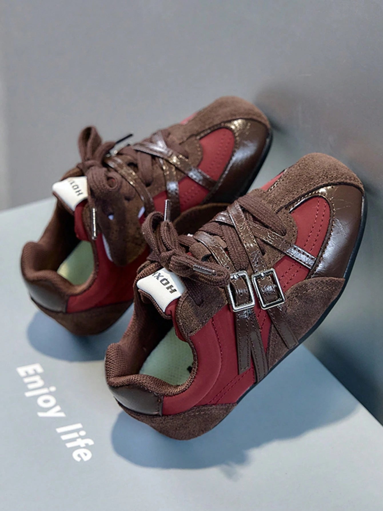 1 Pair Unisex Kids Brown & Burgundy Colorblock + Double Metal Buckle shoes