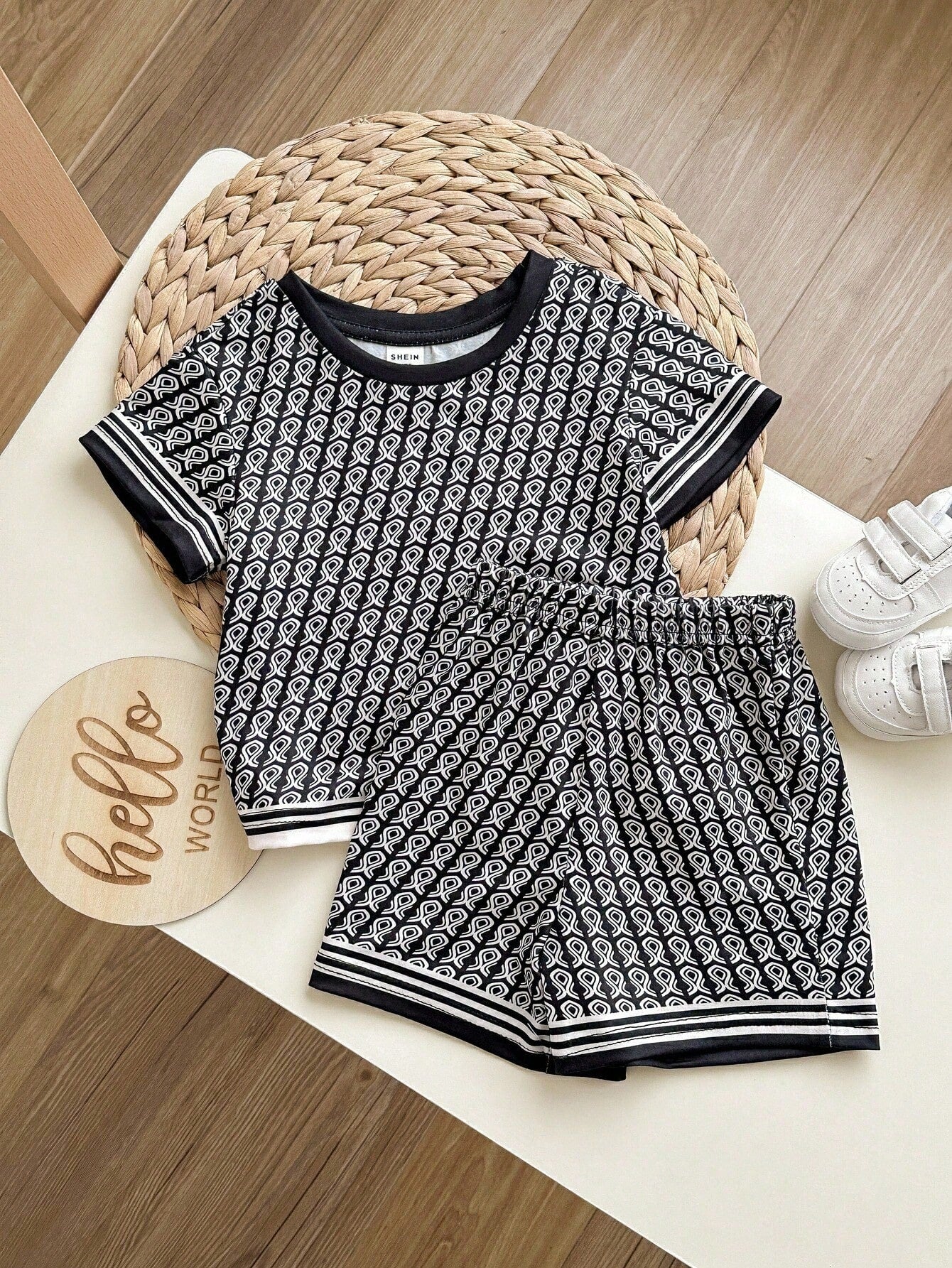 Boys/Girls Print Block Short Sleeve T-Shirt And Elastic Waist Shorts Set