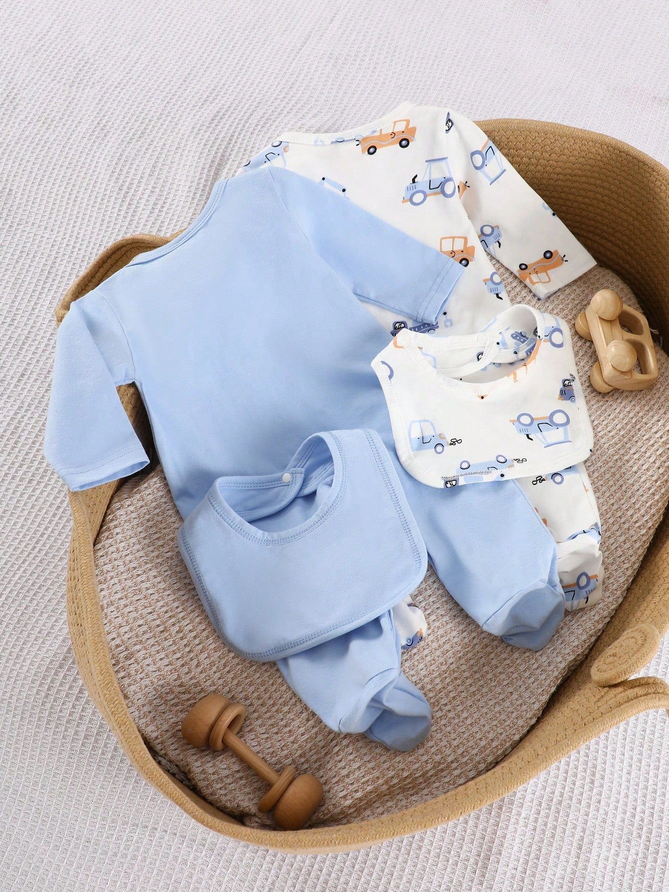 2pcs Newborn Baby Boy Car Cartoon Allover Print Funny Long Sleeve Footed Romper + Bib Set