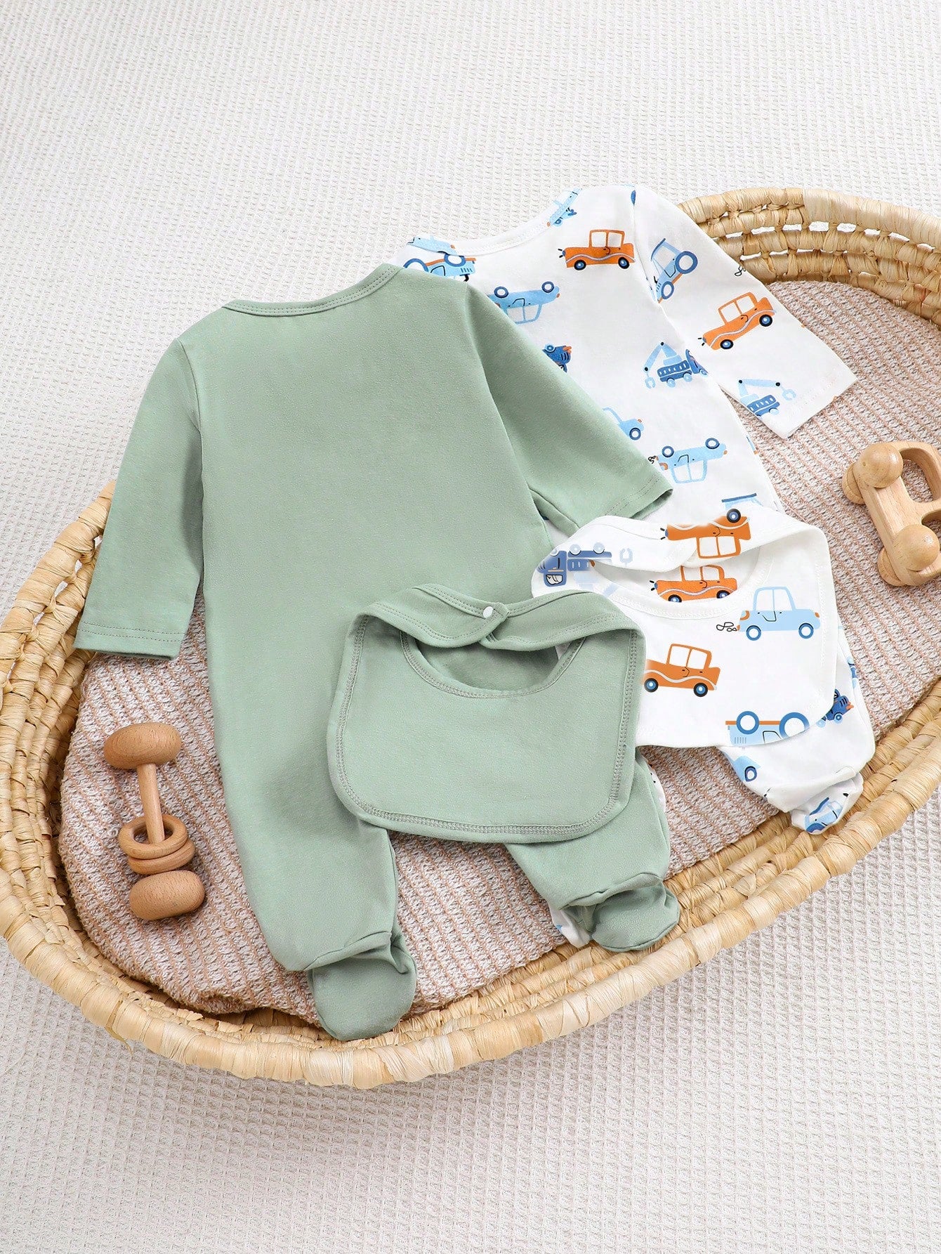2pcs Newborn Baby Boy Car Cartoon Allover Print Funny Long Sleeve Footed Romper + Bib Set