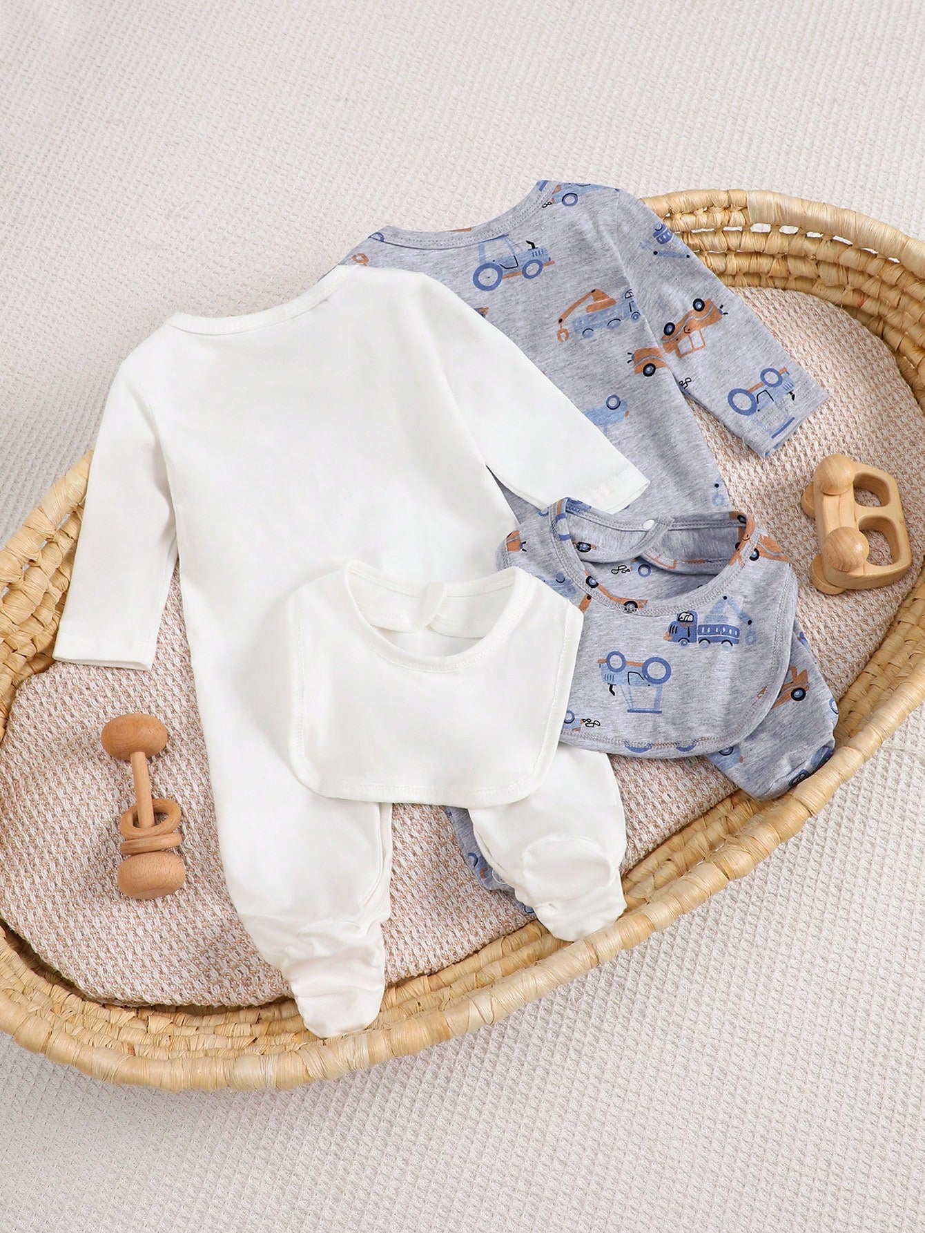 2pcs Newborn Baby Boy Car Cartoon Allover Print Funny Long Sleeve Footed Romper + Bib Set