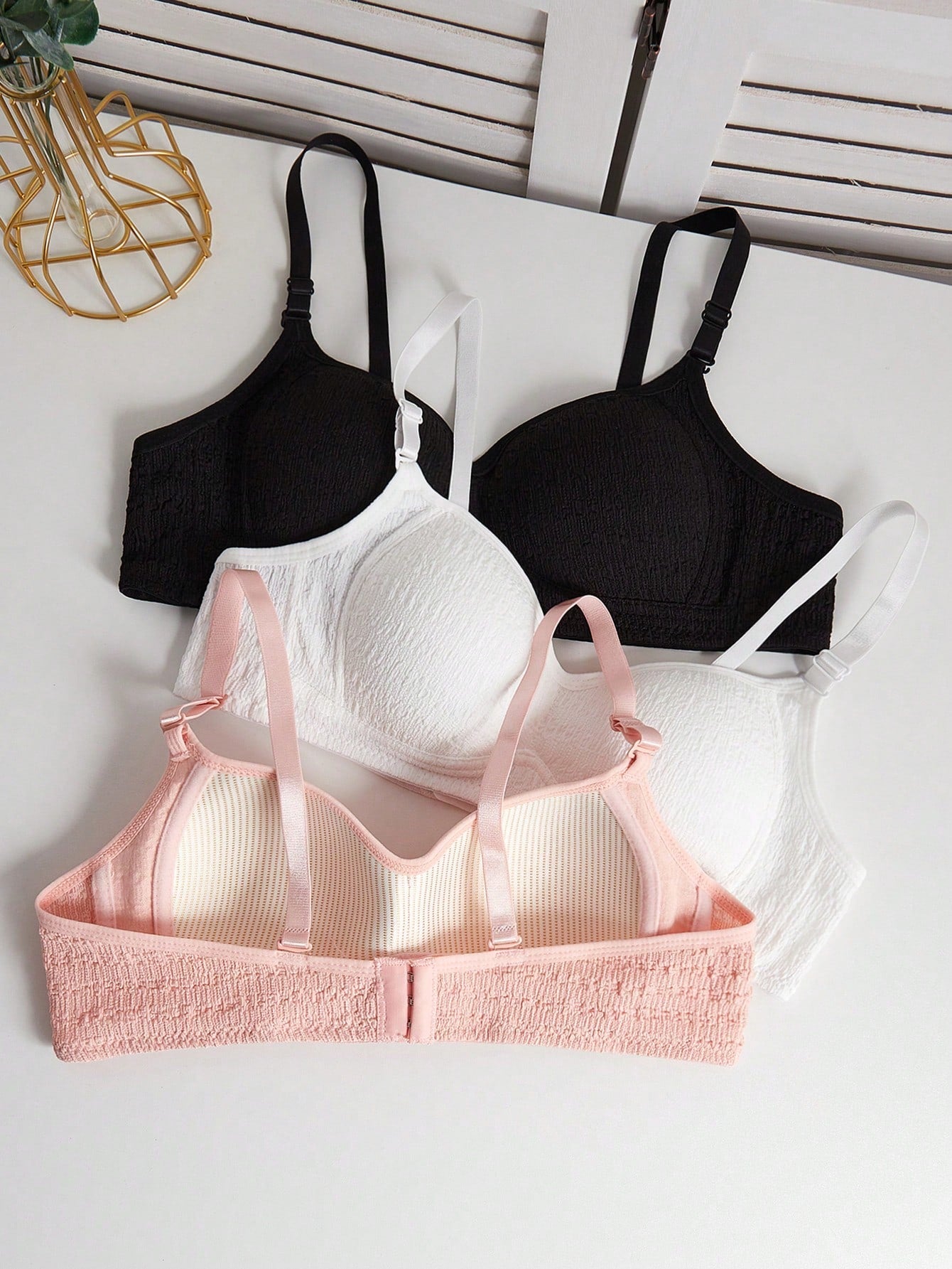 3 Pcs/Set Black, White & Pink Seamless Padded Bras