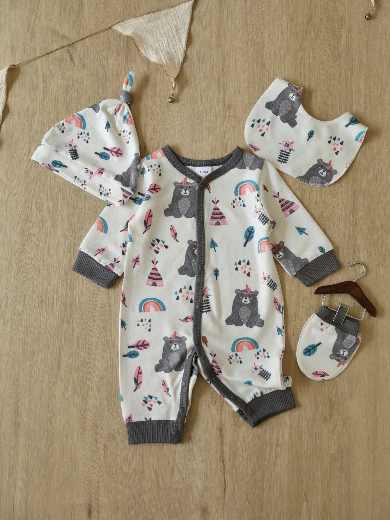 4pcs/Set Baby Boys' Rainbow Bear Print Long Sleeve Romper, Hat, Bib, Mittens Dark Grey