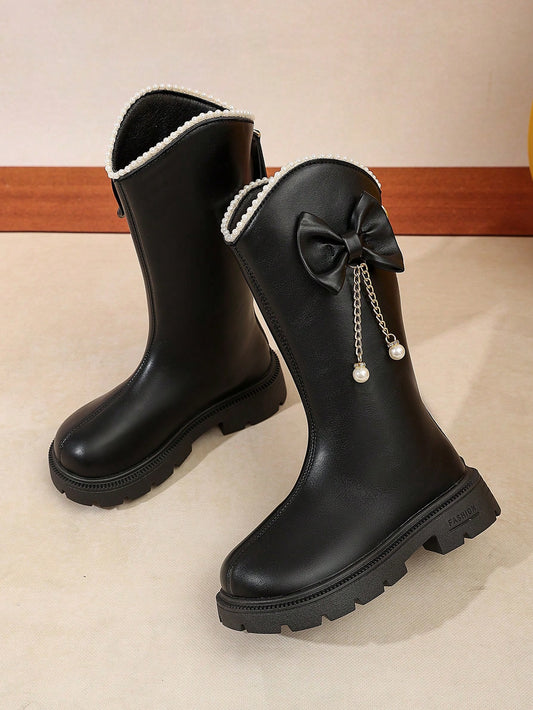 A Pair Of Classic Winter Girls' Boots Black
