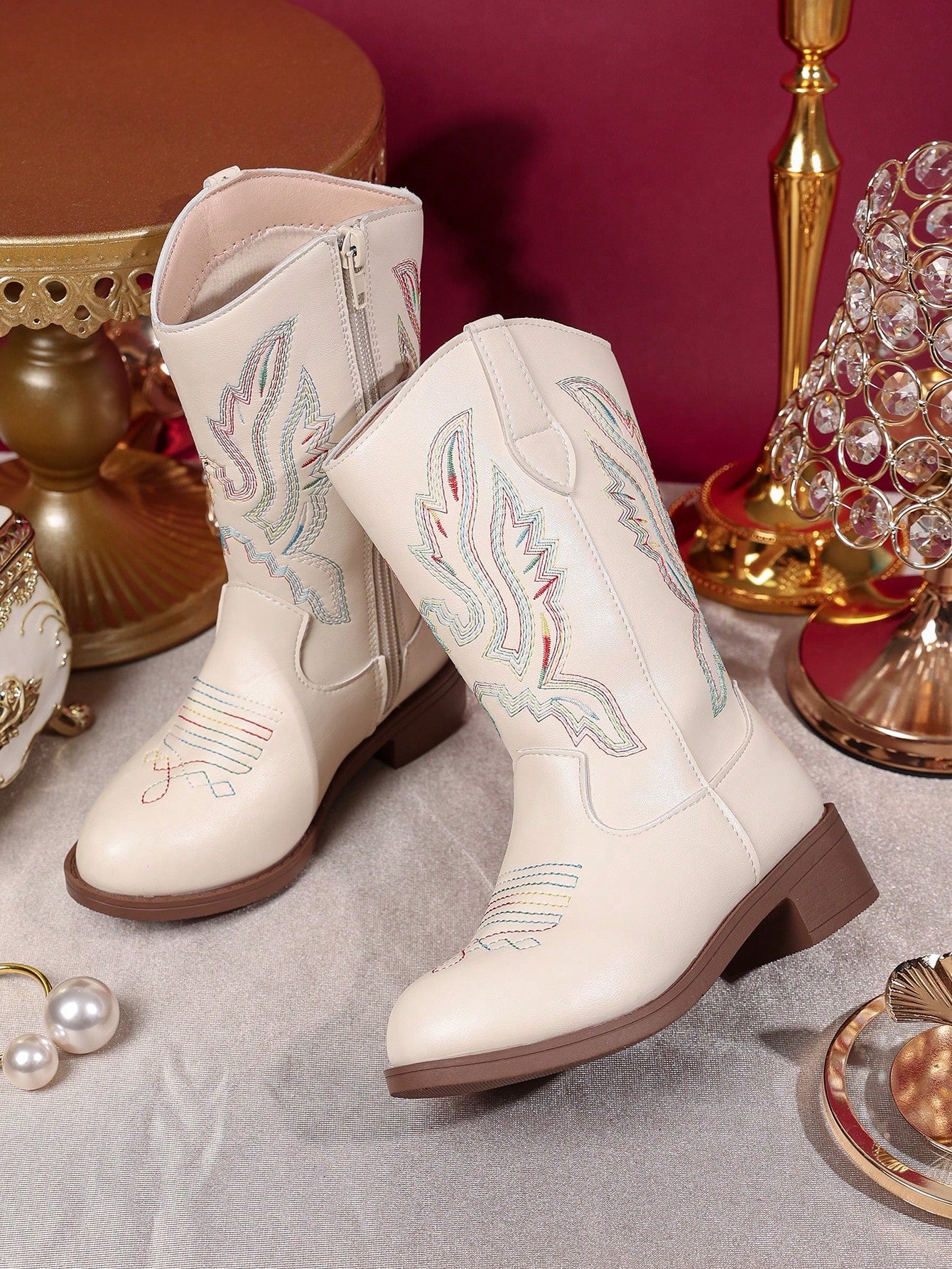 A Pair Of Classic Winter Girls' Boots Beige