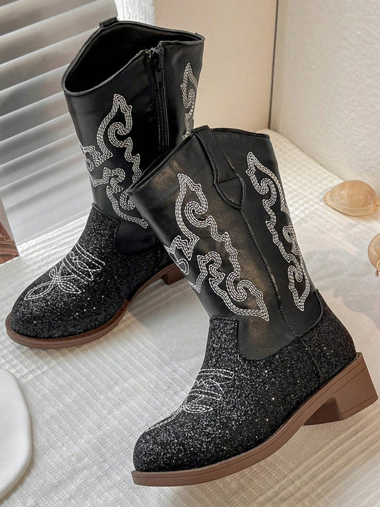 A Pair Of Classic Winter Girls' Boots Black 2