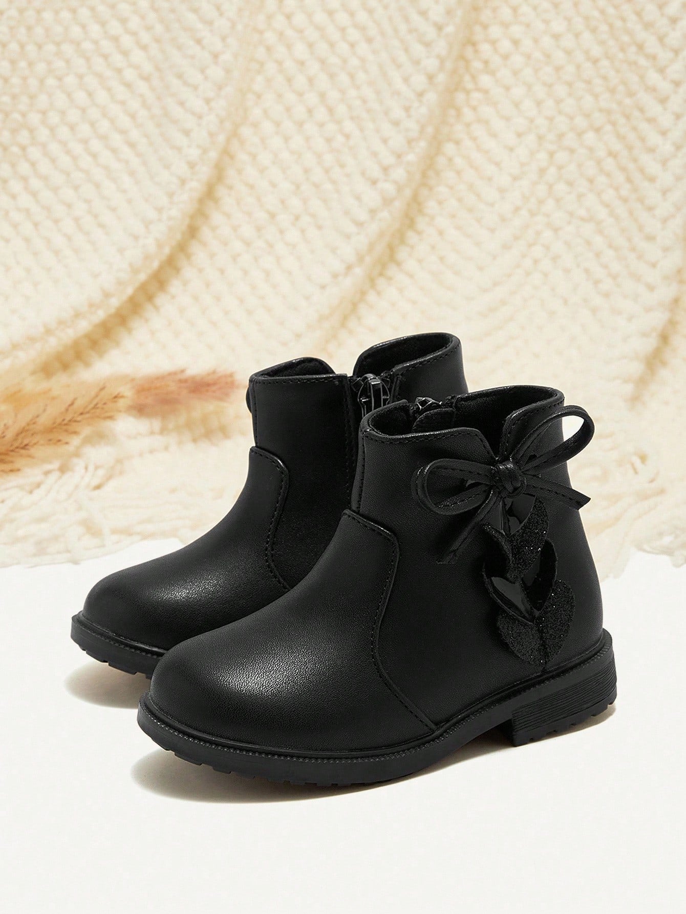 1 Pair Fashionable Versatile Heart & Bow Decor Black Comfortable Durable Baby Ankle Boots Black