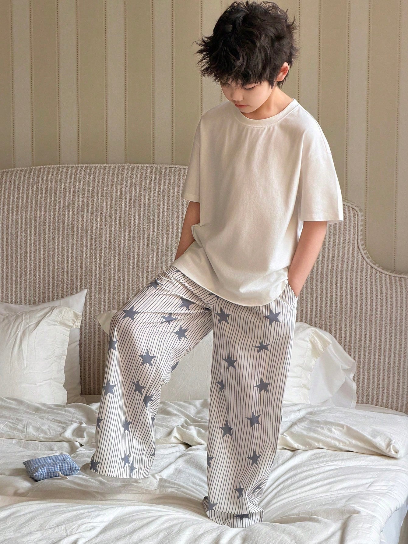 Tween Boy Solid Color T-Shirt And Striped Star Print Pants Pajama Set