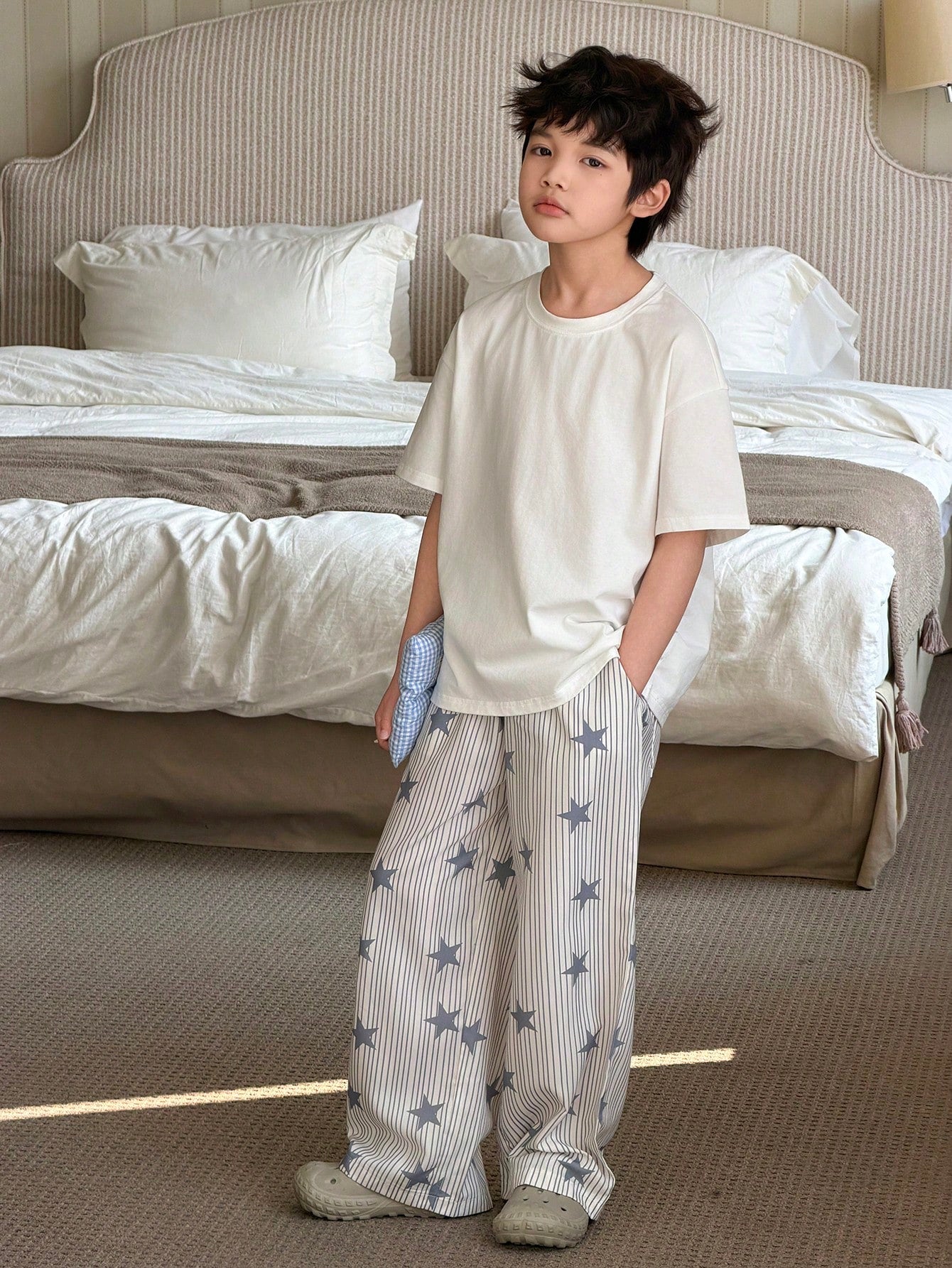 Tween Boy Solid Color T-Shirt And Striped Star Print Pants Pajama Set