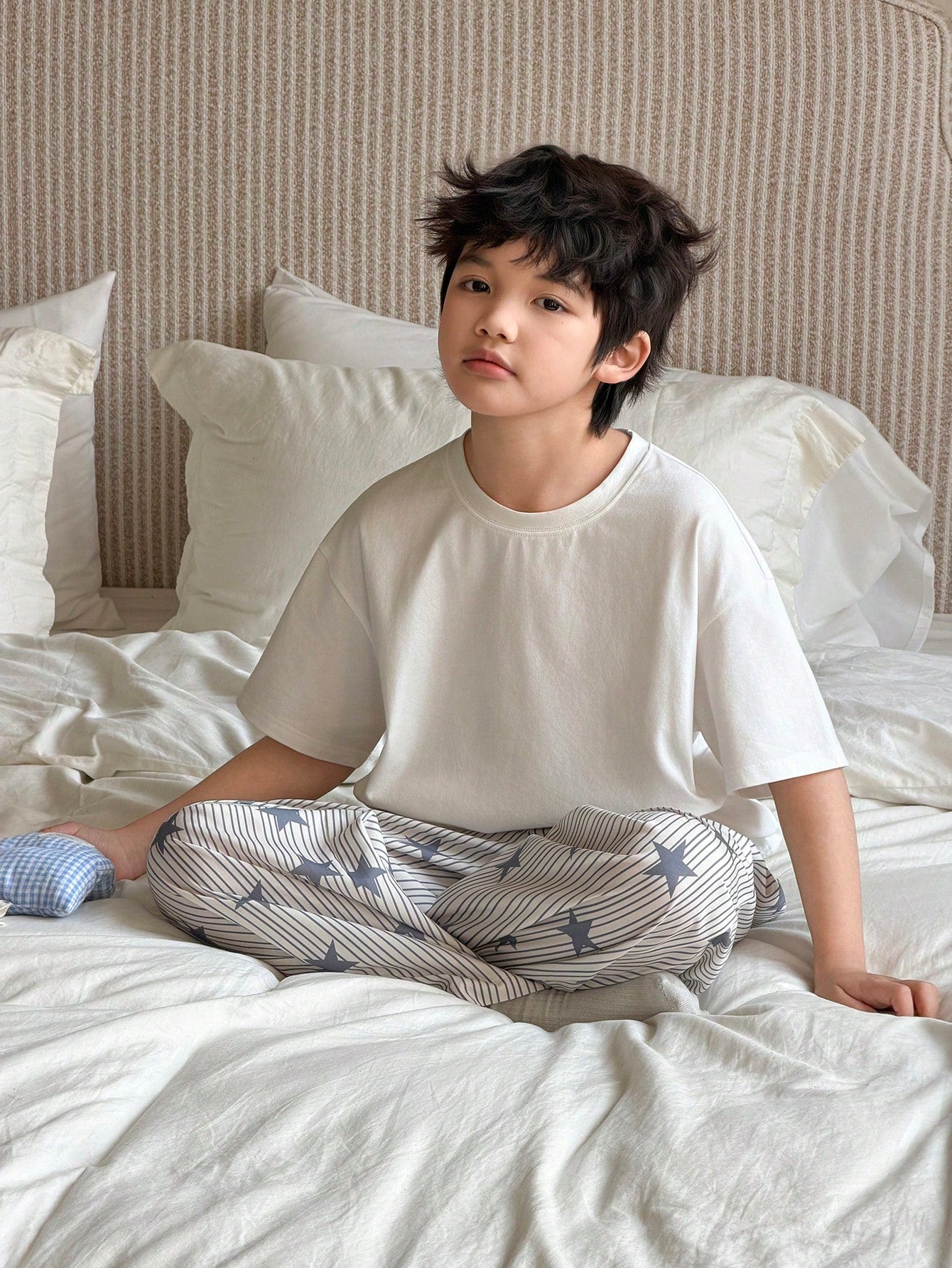 Tween Boy Solid Color T-Shirt And Striped Star Print Pants Pajama Set