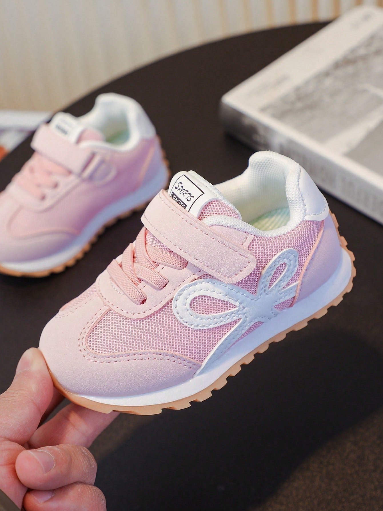 Girls Casual Sports Sneakers Kids Breathable Soft Sole Anti-Slip Trainers