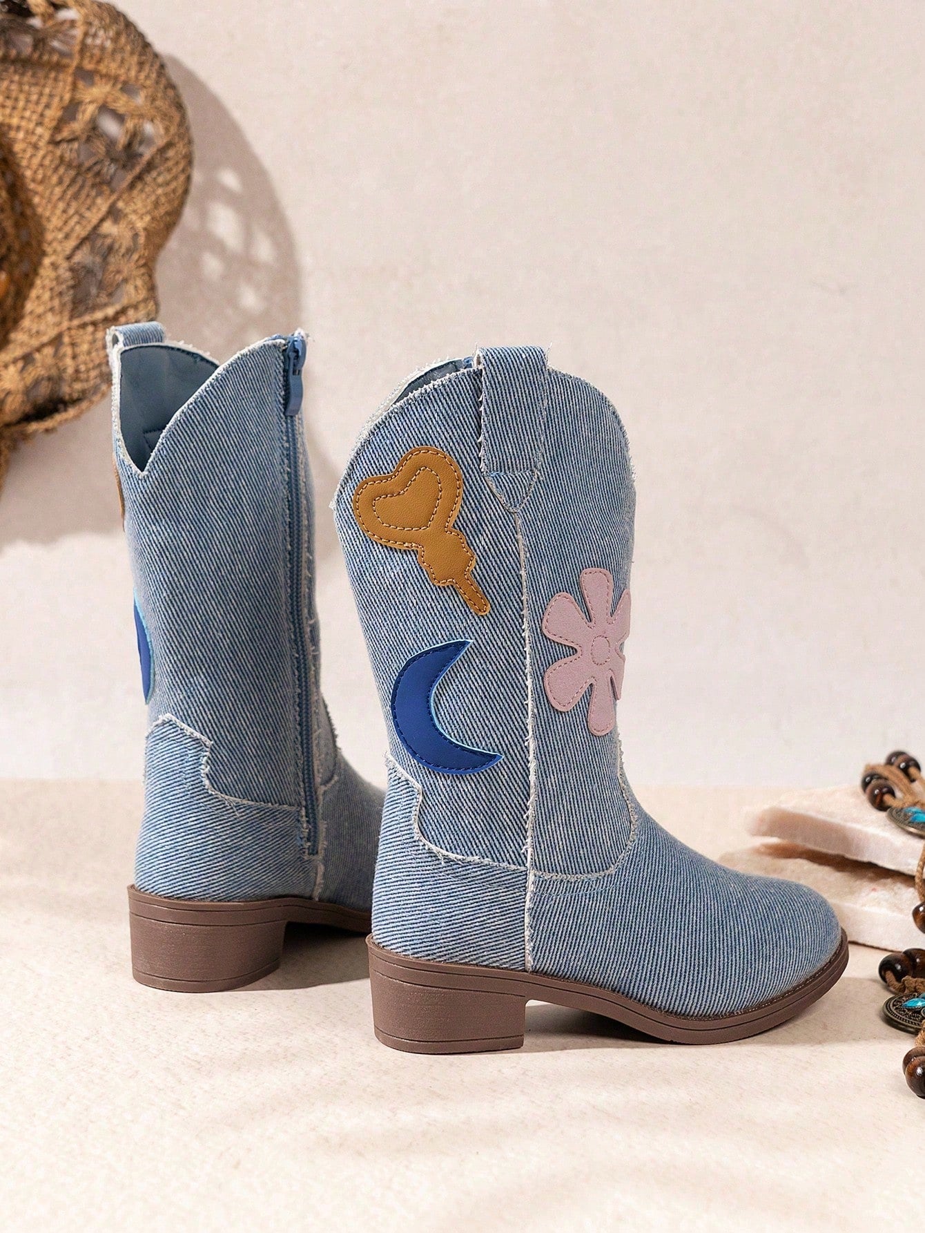Girls' New Embroidered Pattern Vintage Stylish Casual Boots