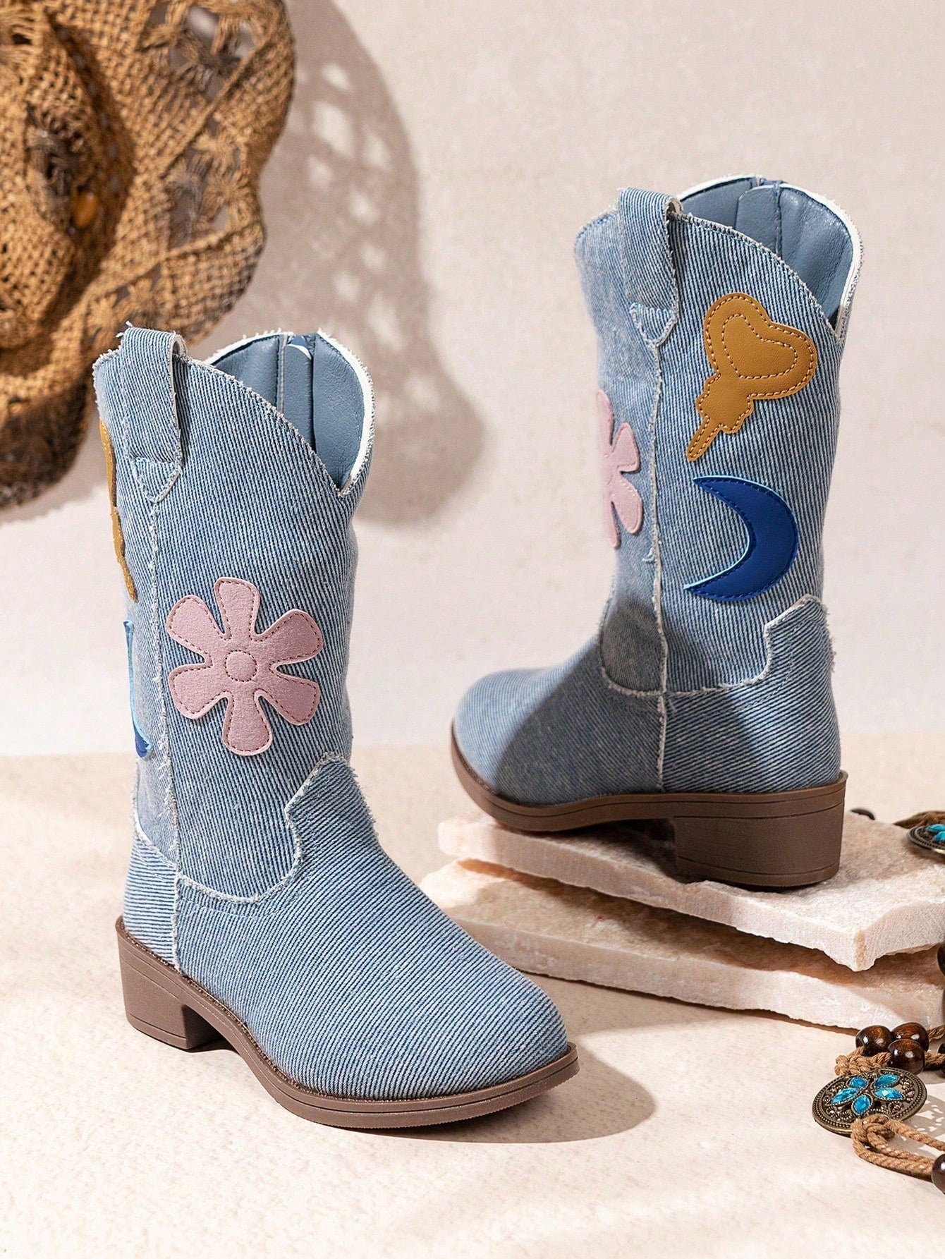Girls' New Embroidered Pattern Vintage Stylish Casual Boots