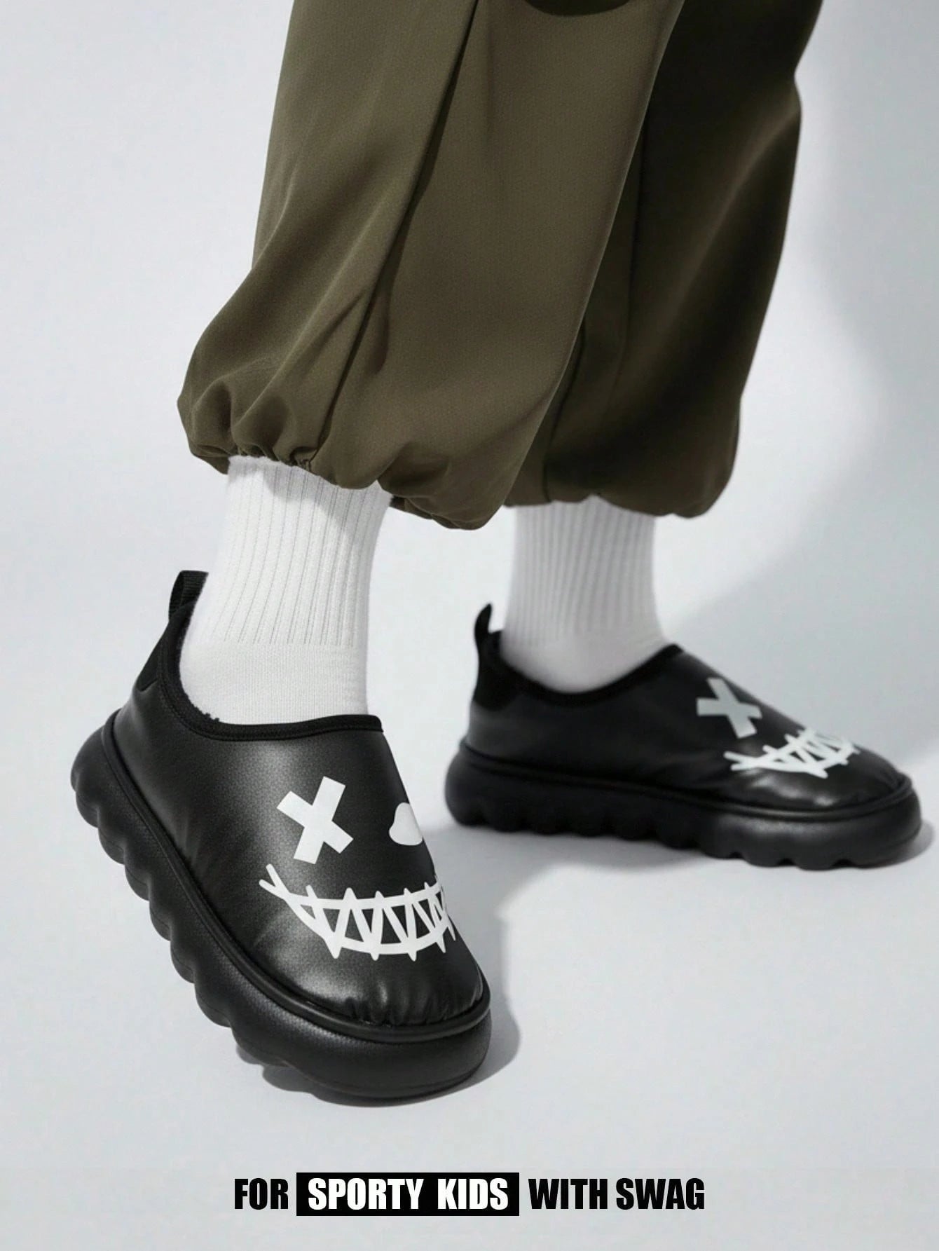 JNSQ Cute Cartoon Black Anti-Slip Indoor Slippers