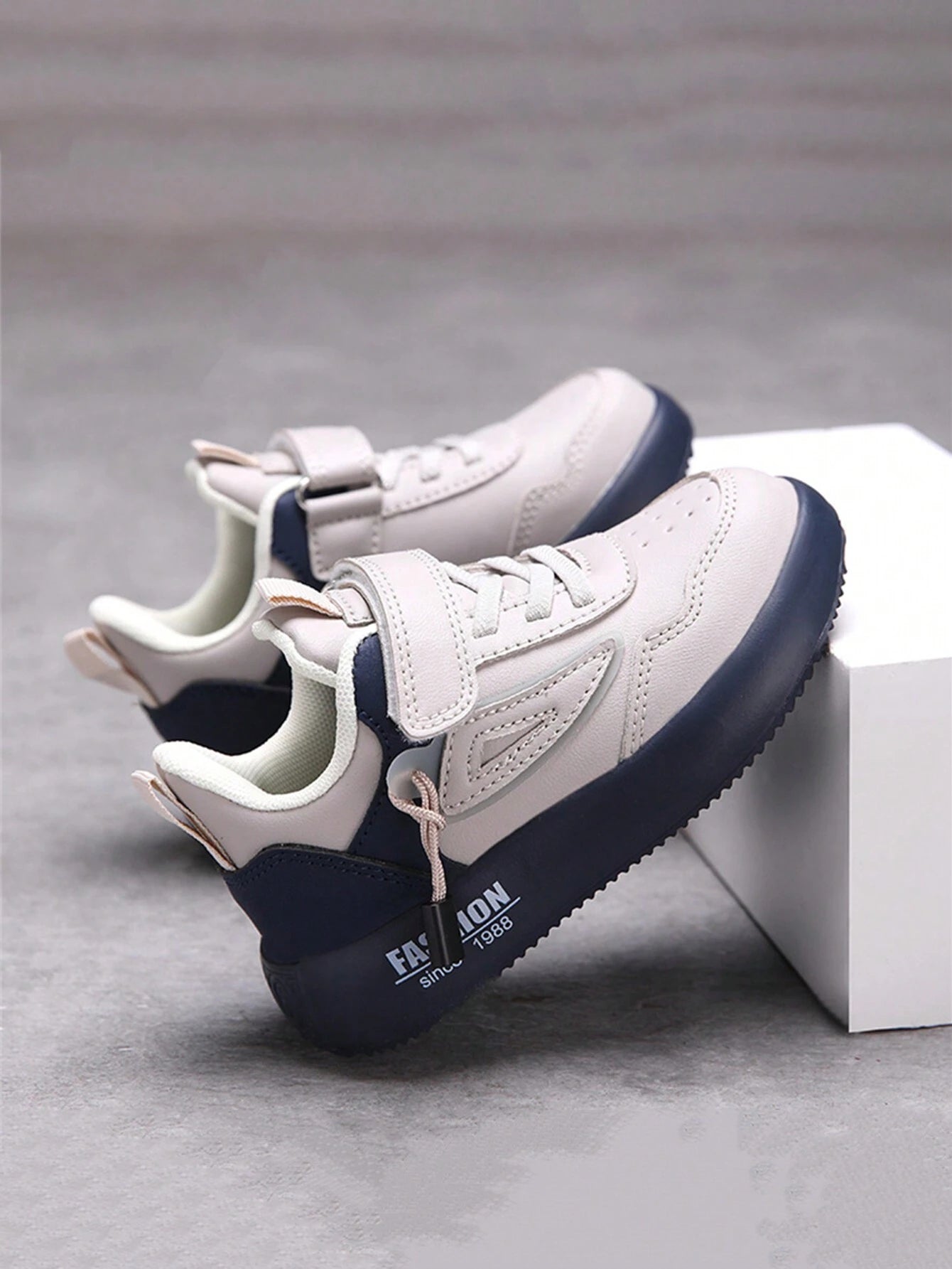 Kids' Sports Shoes Boys Thick Sole Lightweight Casual Running Shoes