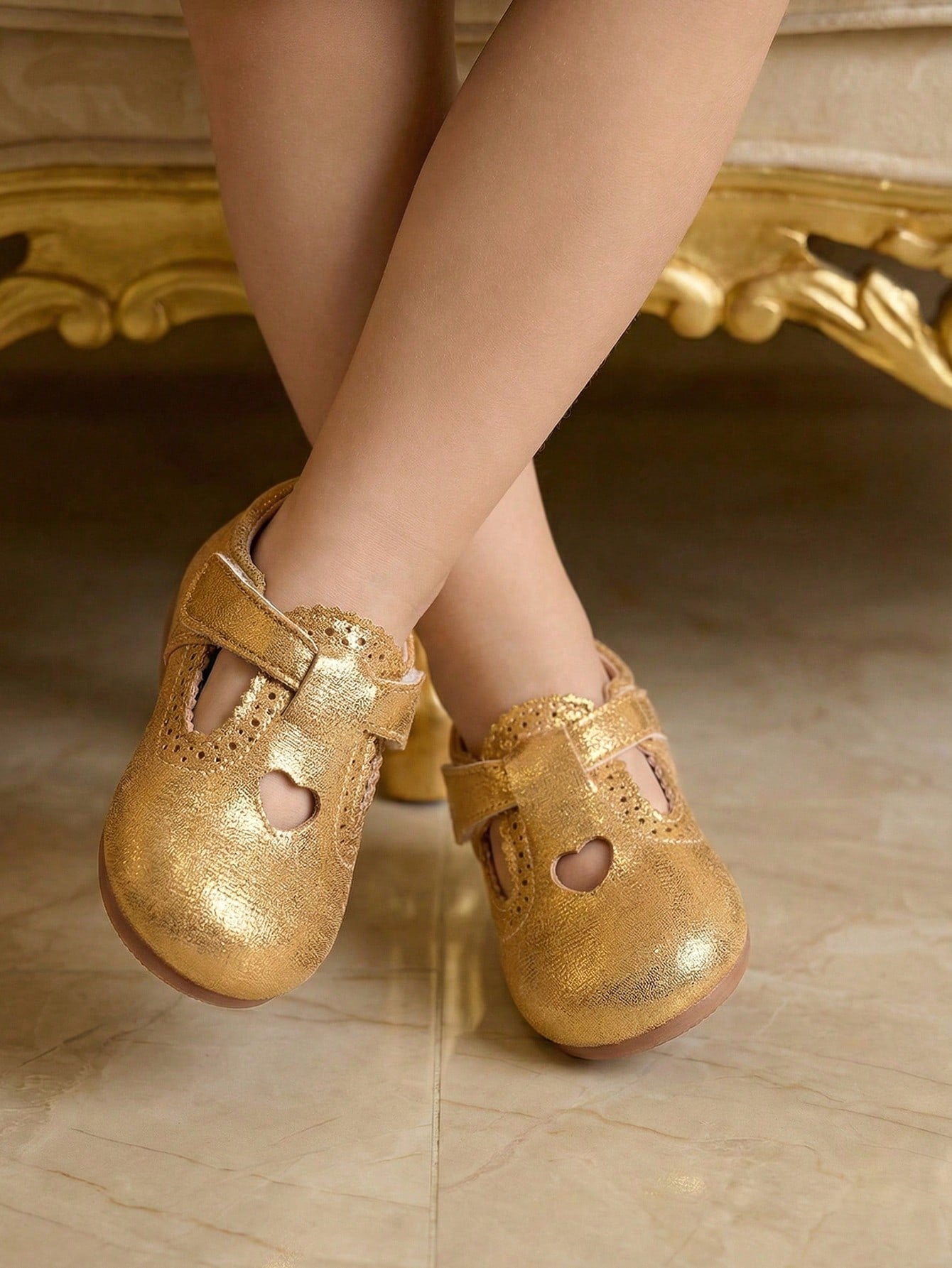 Baby Girl Princess Pearlescent Hollow Heart Design Shoes